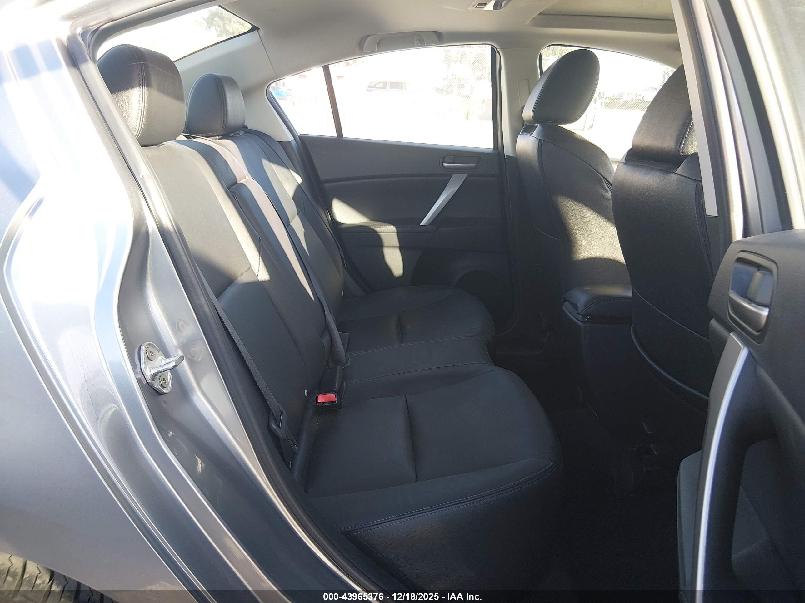 MAZDA MAZDA3 image 8