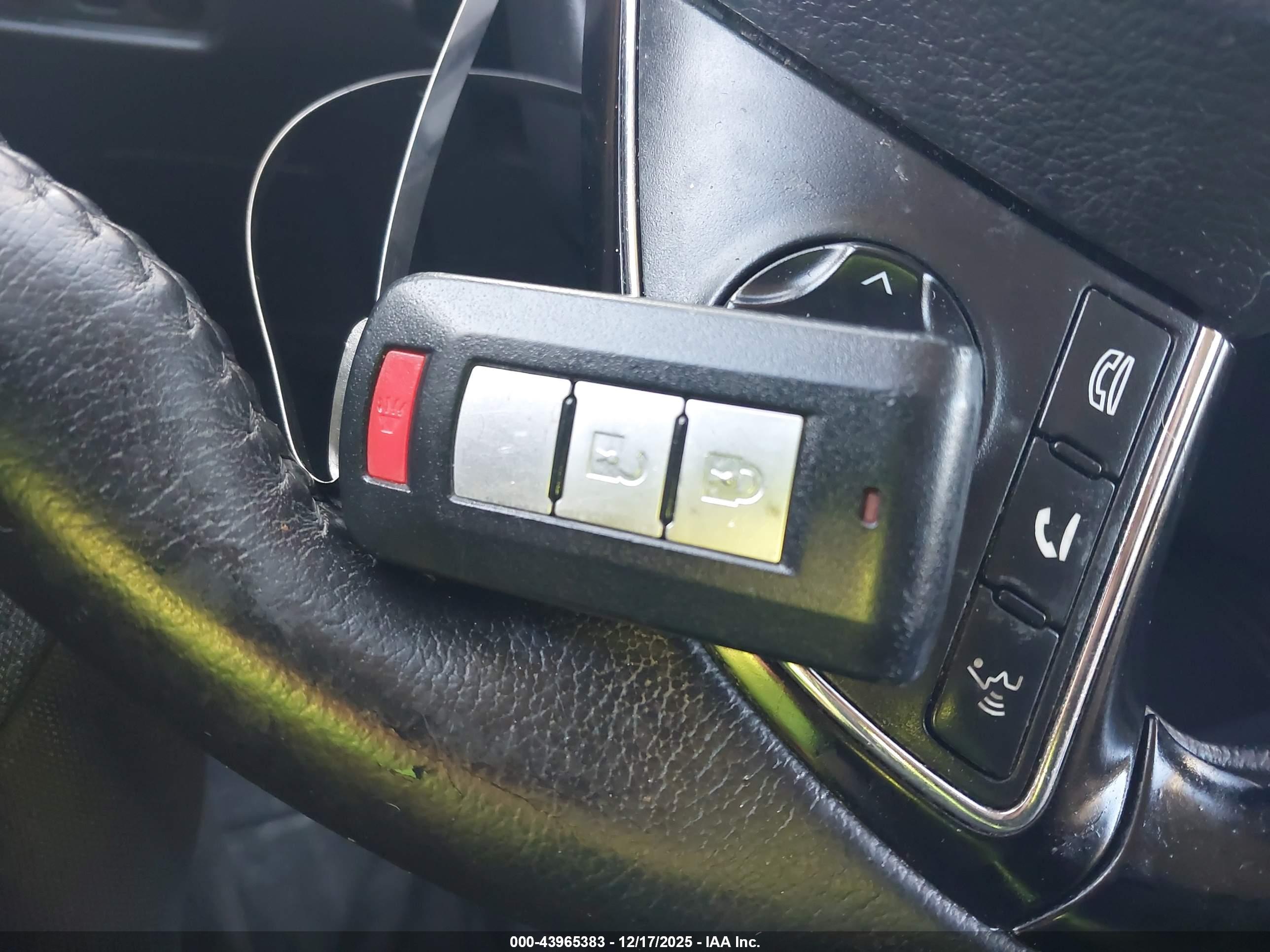 MITSUBISHI OUTLANDER image 11