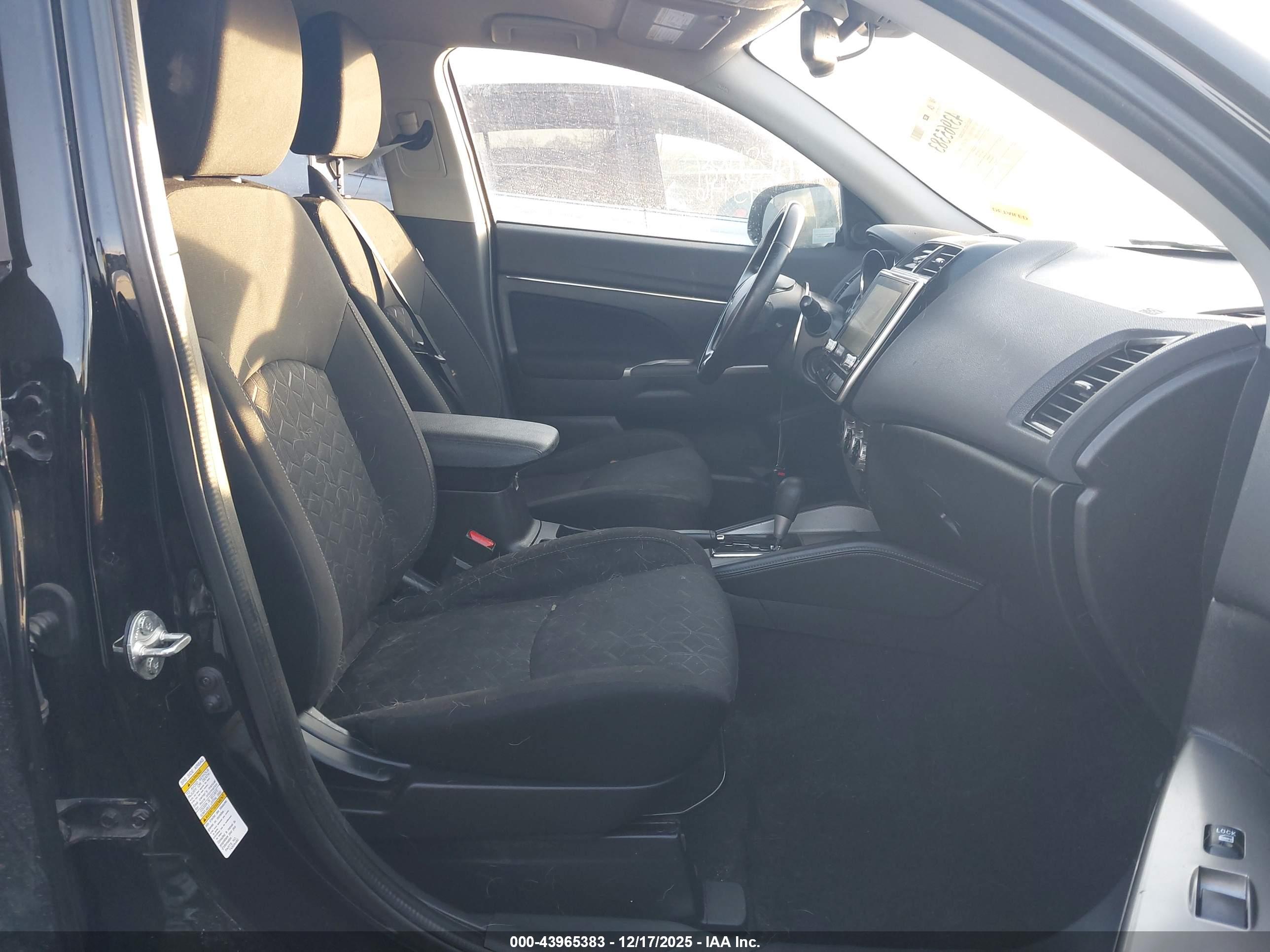 MITSUBISHI OUTLANDER image 5