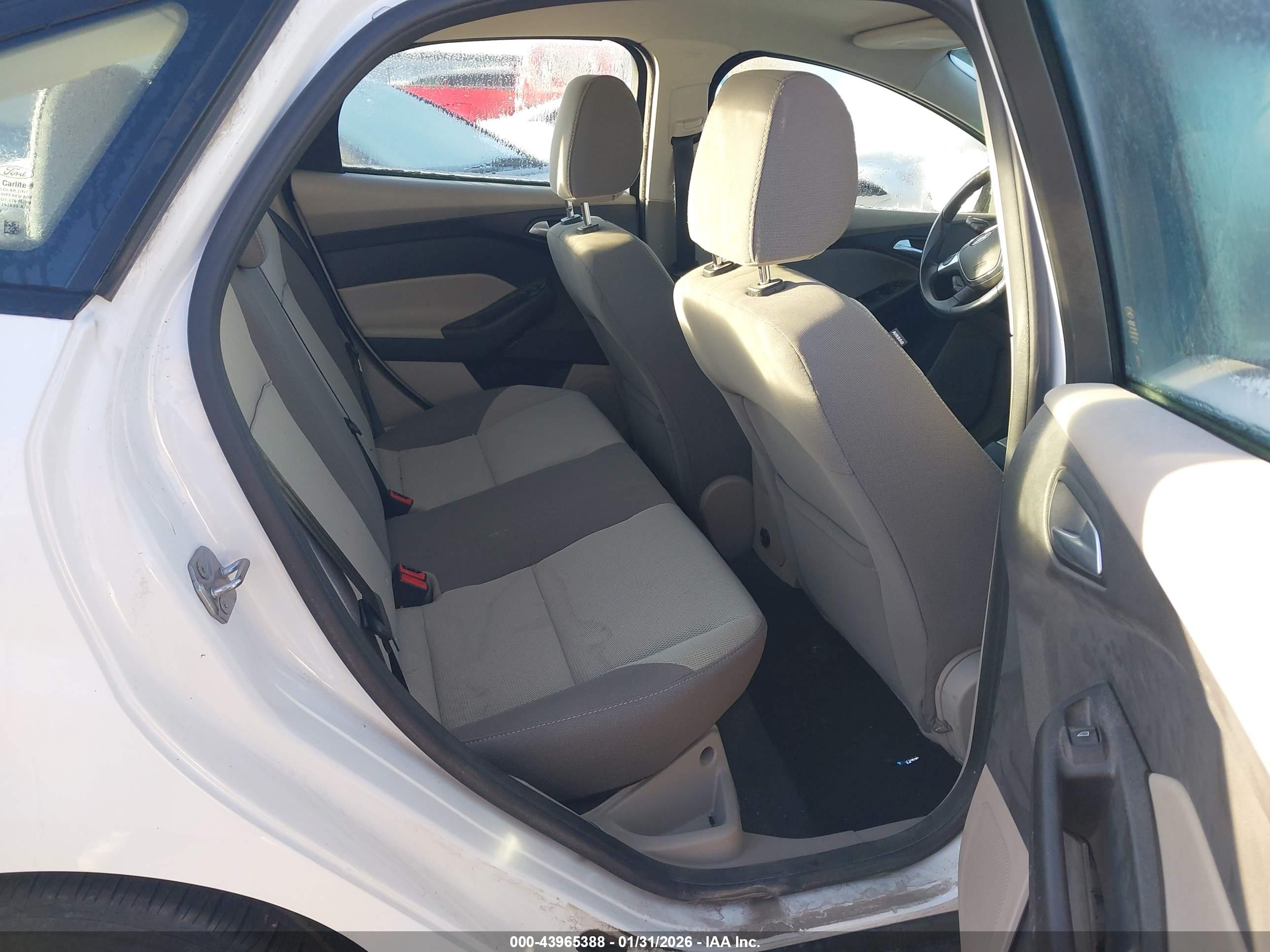 FORD FOCUS image 8