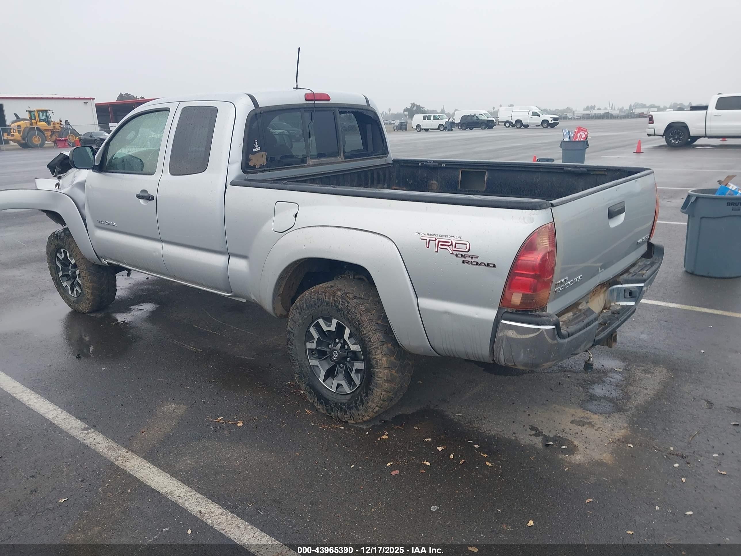TOYOTA TACOMA image 3