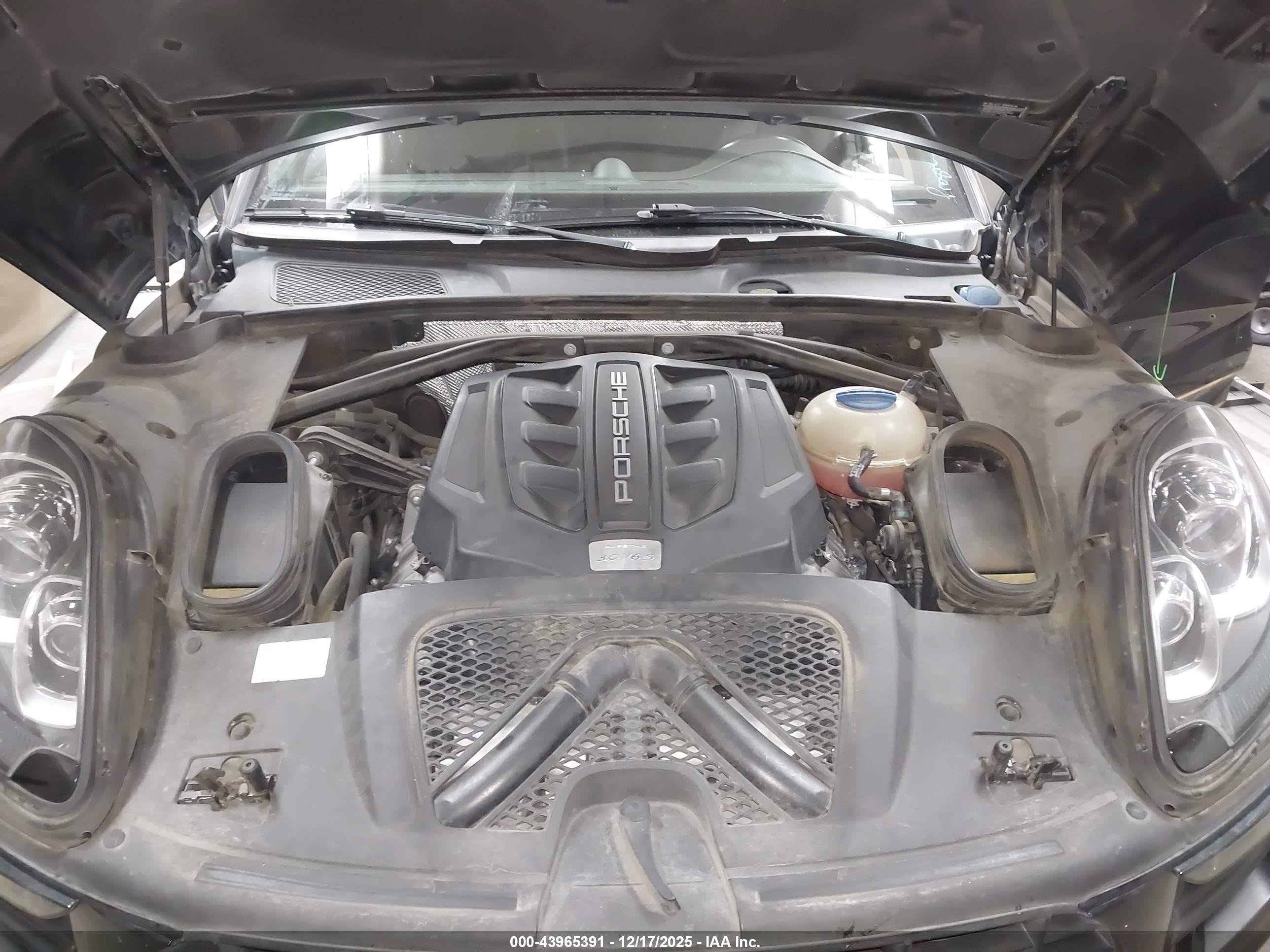 PORSCHE MACAN image 10