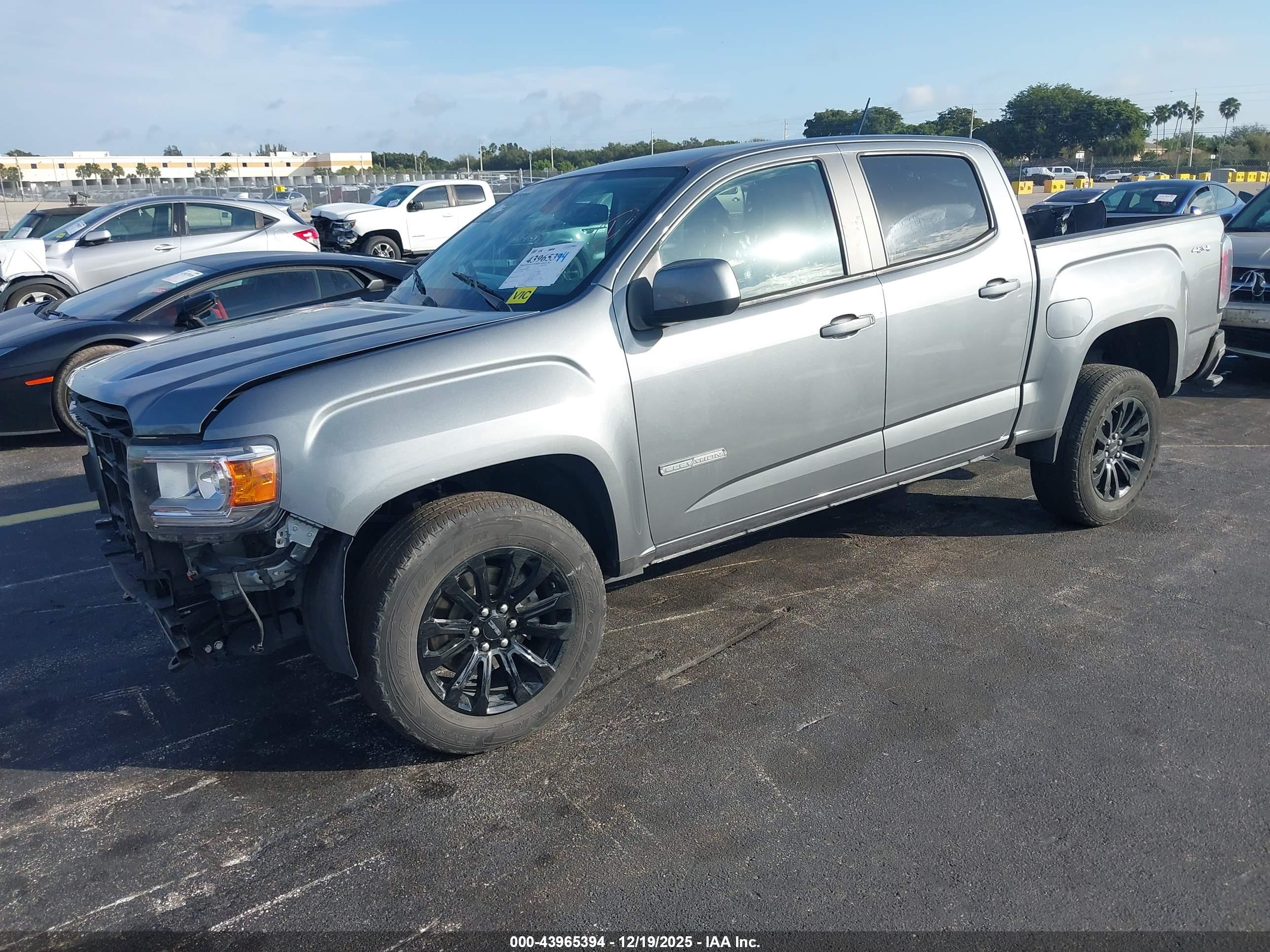 GMC CANYON image 2