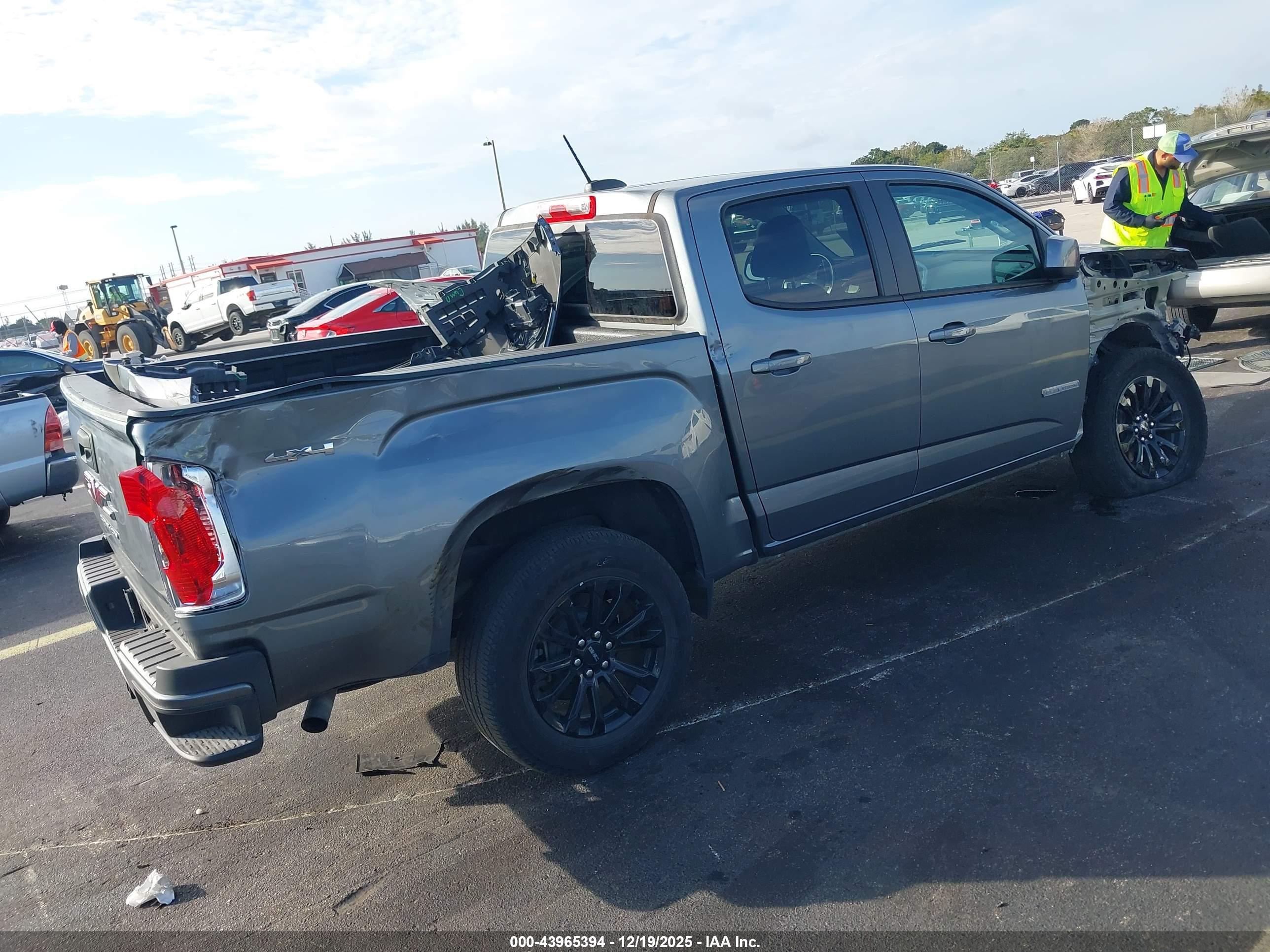 GMC CANYON image 4