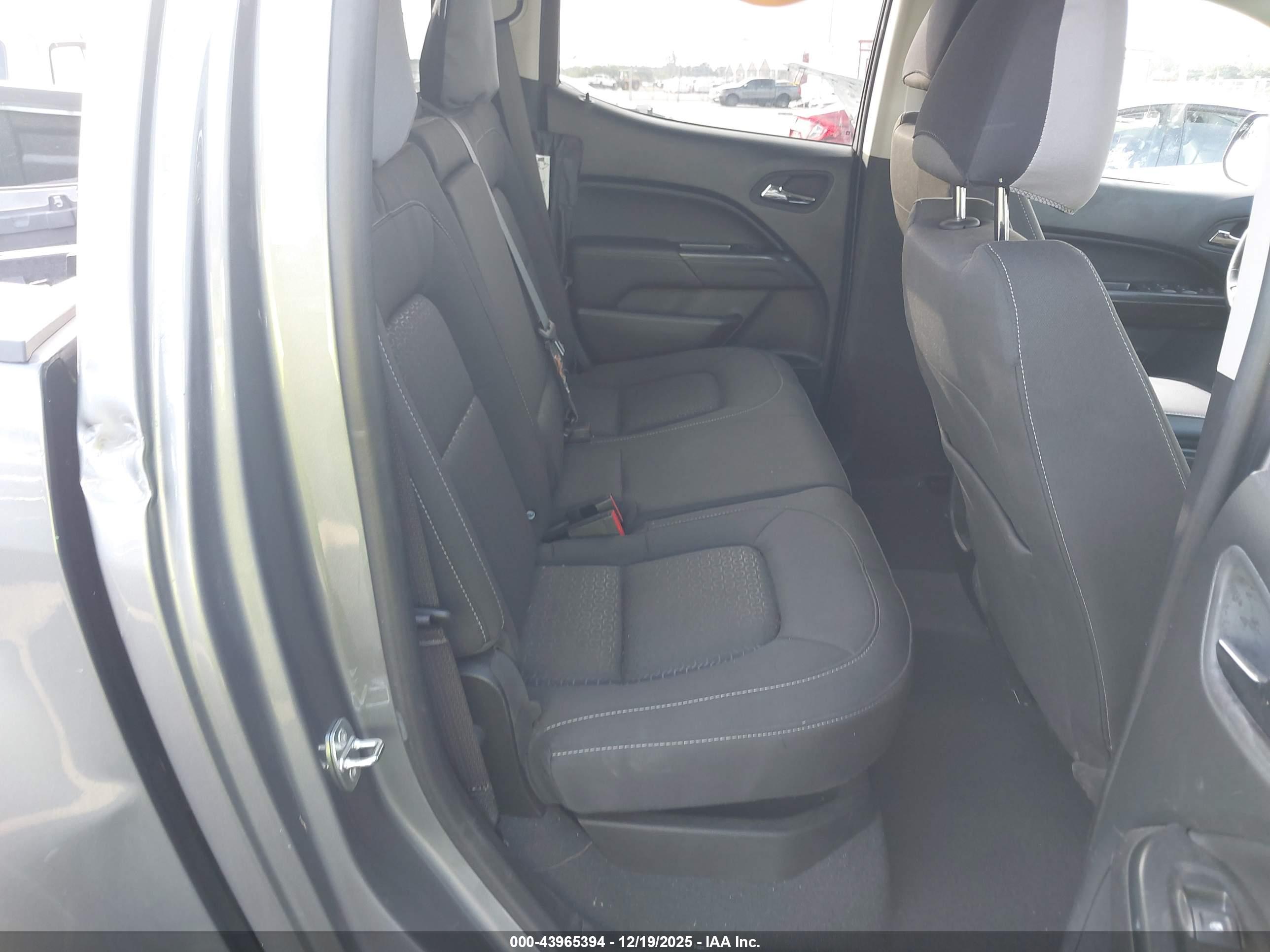 GMC CANYON image 8
