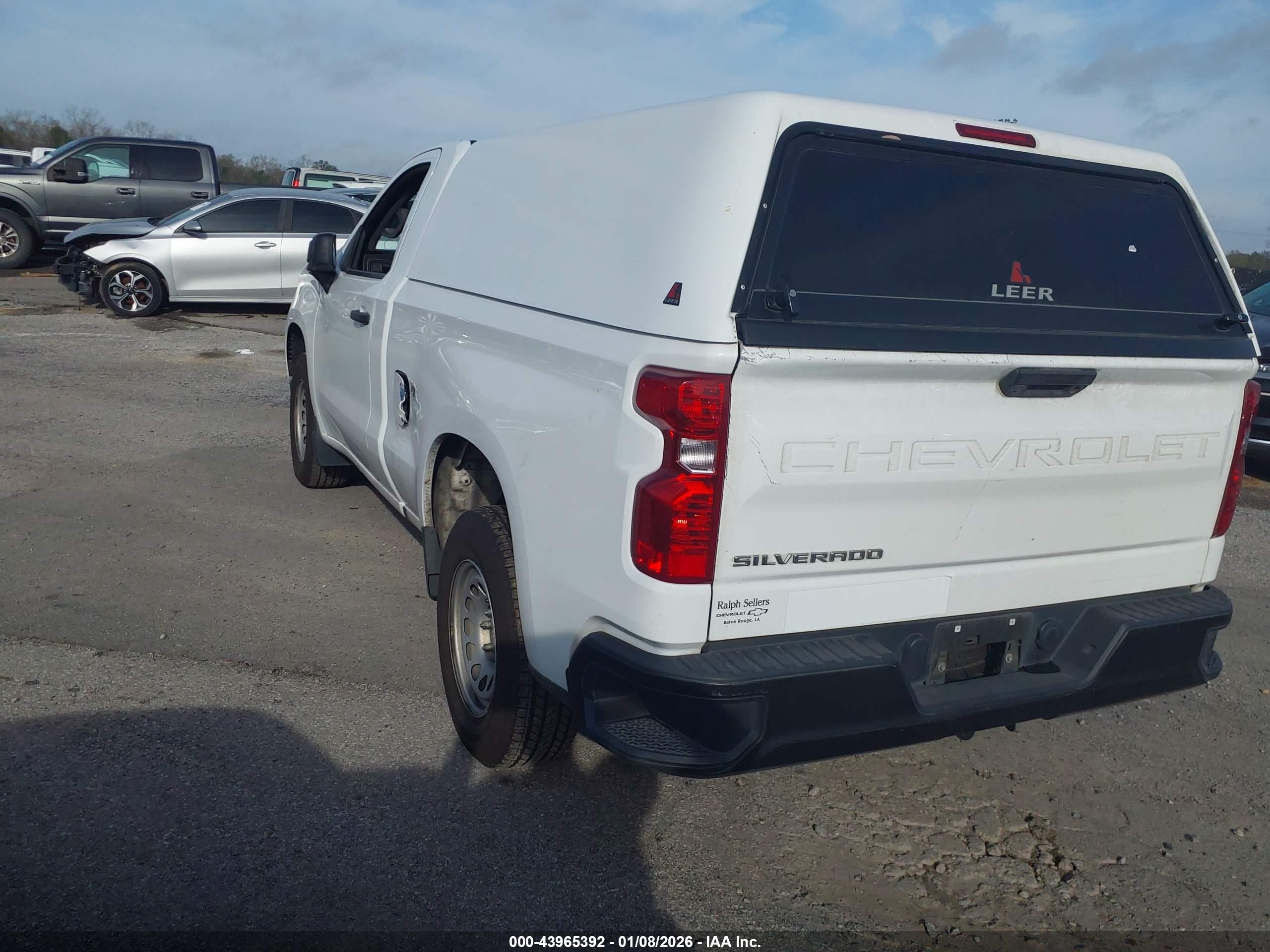CHEVROLET SILVERADO image 3