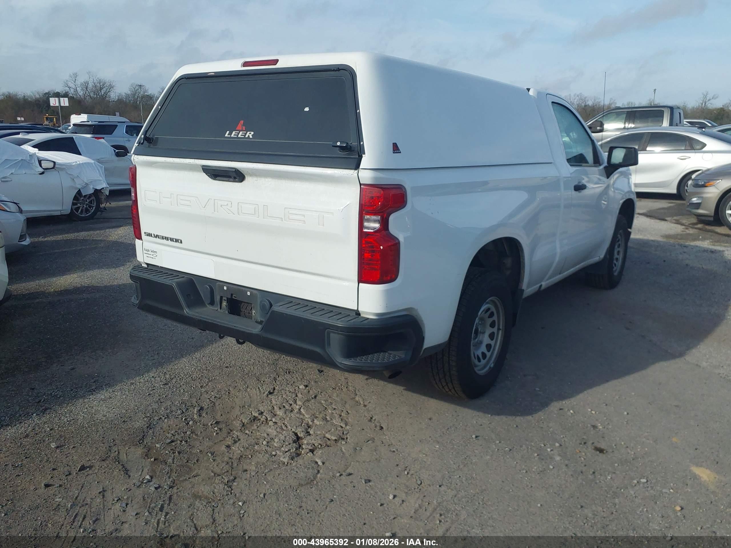 CHEVROLET SILVERADO image 4