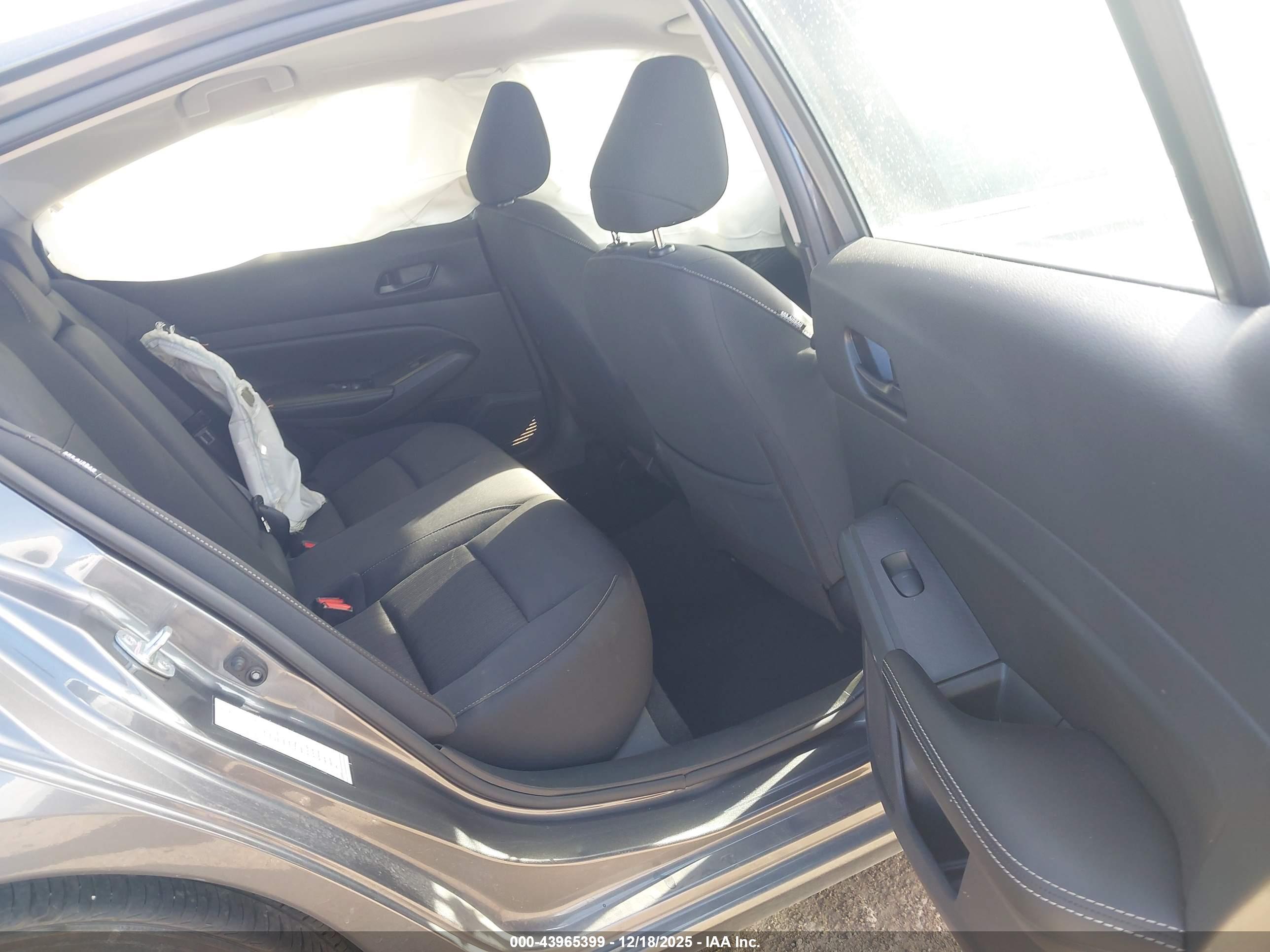 NISSAN ALTIMA image 8