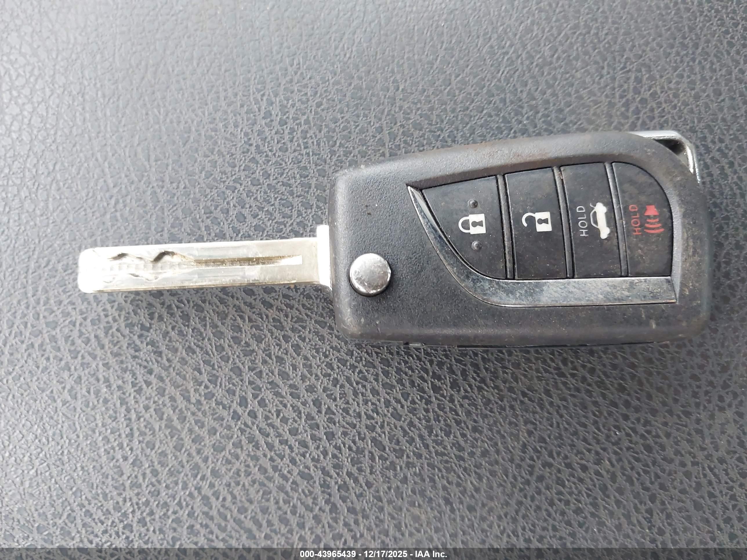 TOYOTA CAMRY image 11