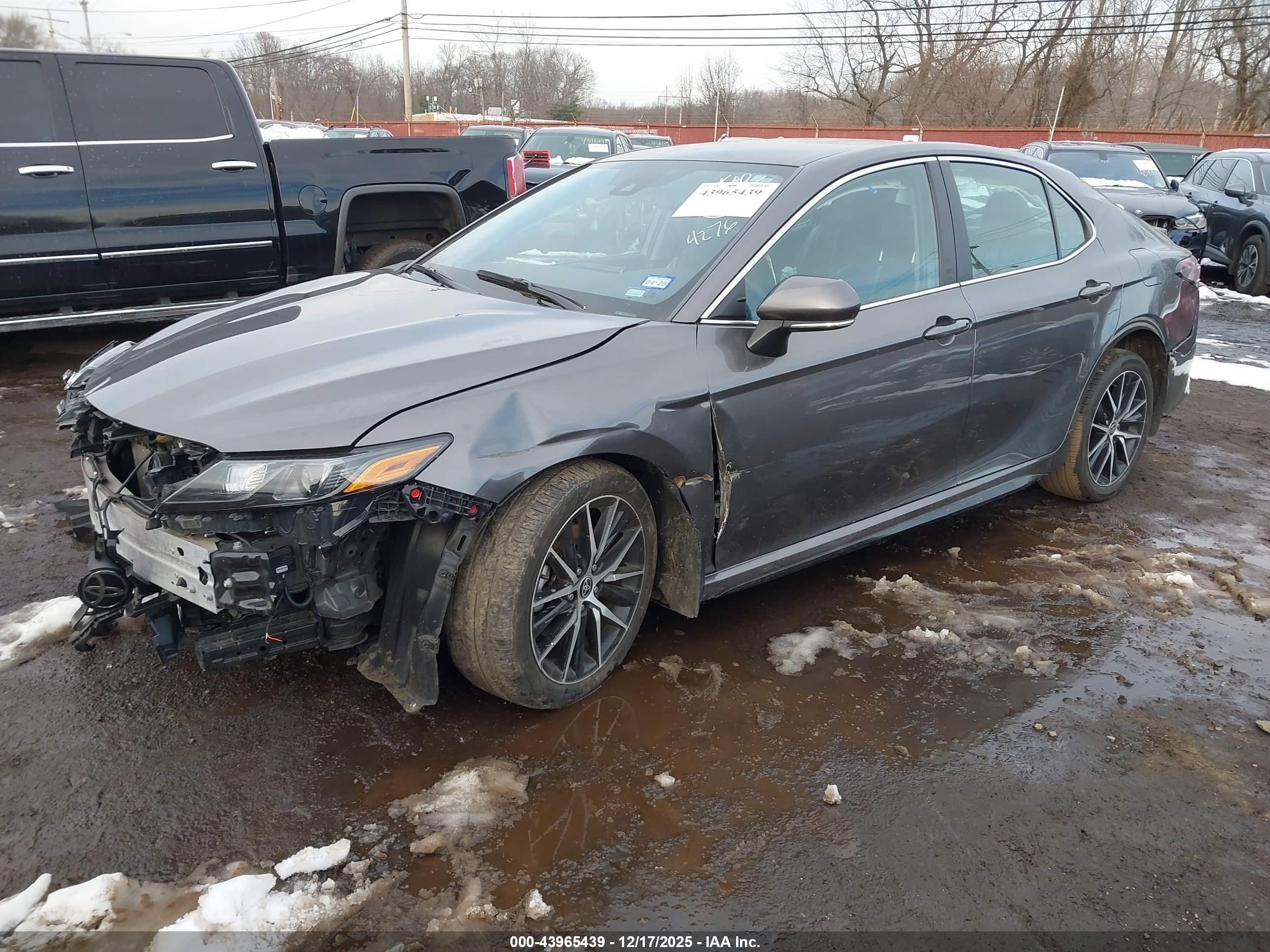TOYOTA CAMRY image 2