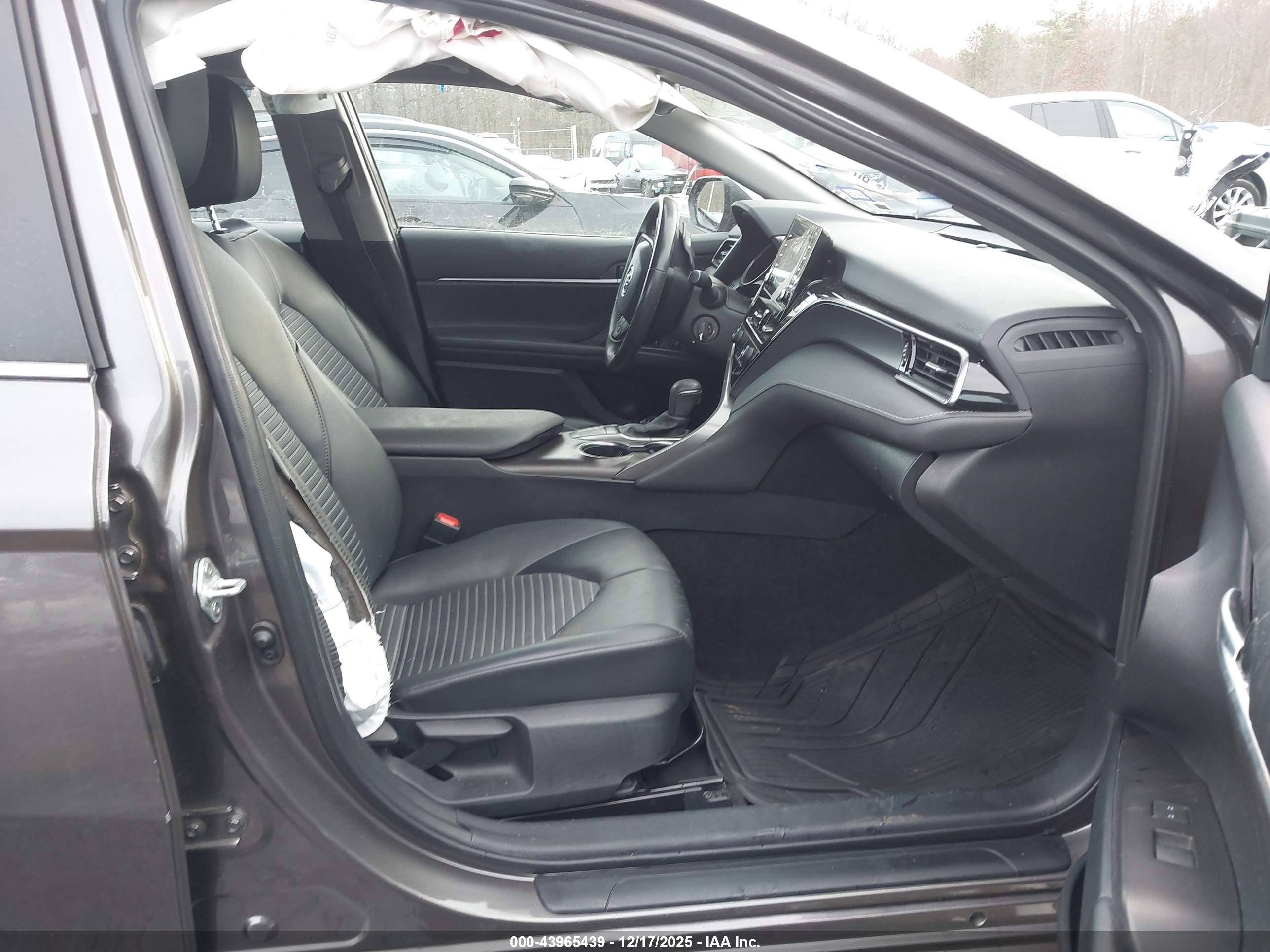 TOYOTA CAMRY image 5