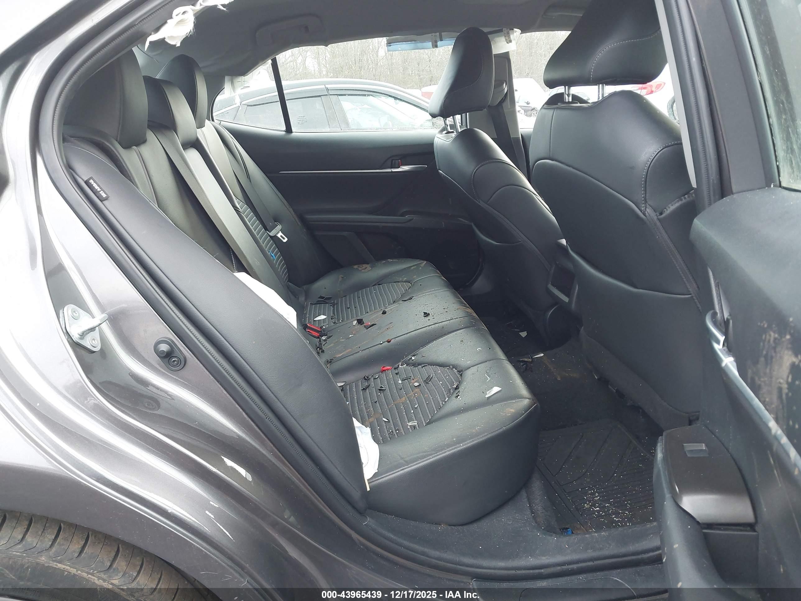 TOYOTA CAMRY image 8