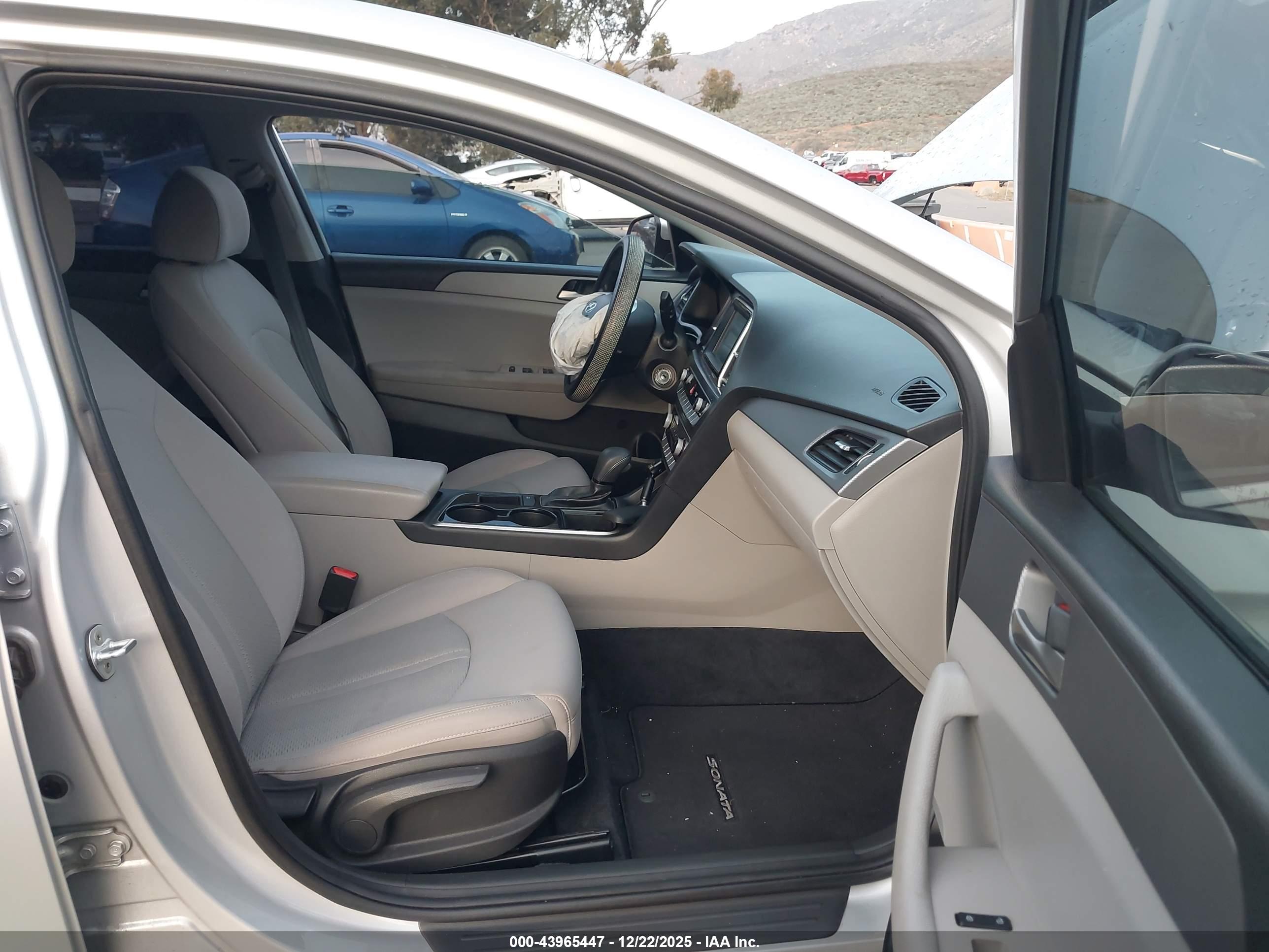 HYUNDAI SONATA image 5