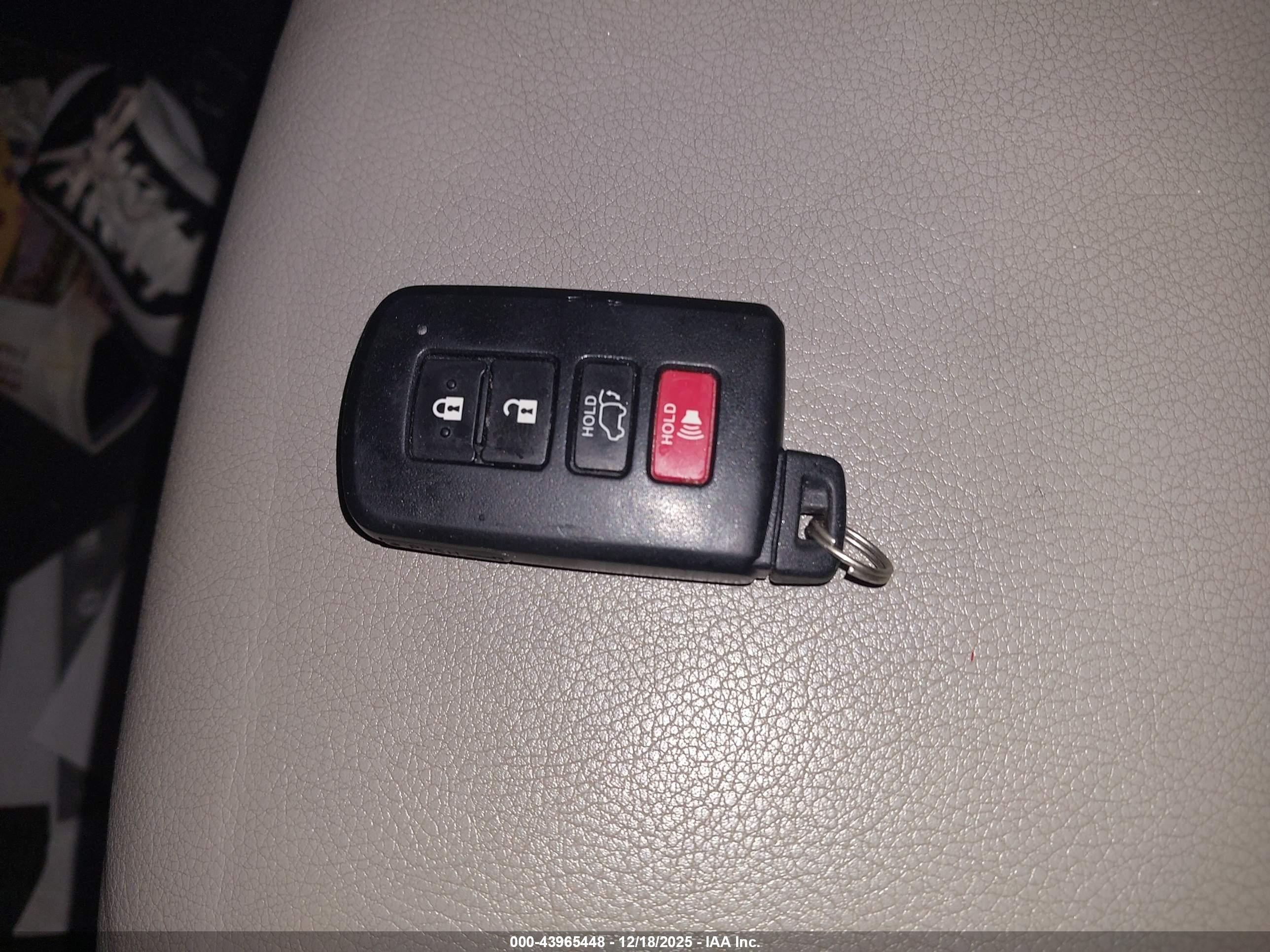 TOYOTA RAV4 image 11