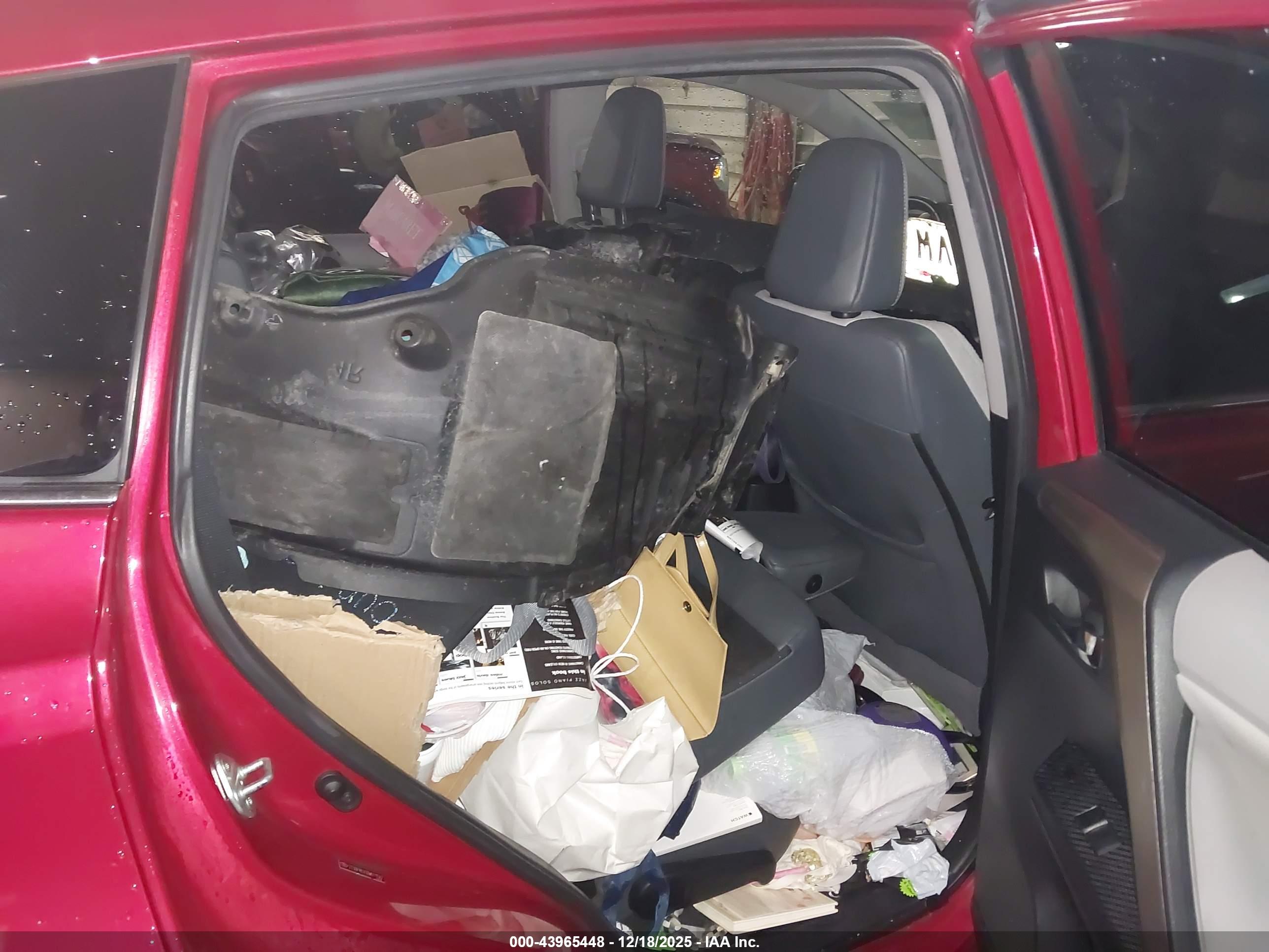 TOYOTA RAV4 image 8