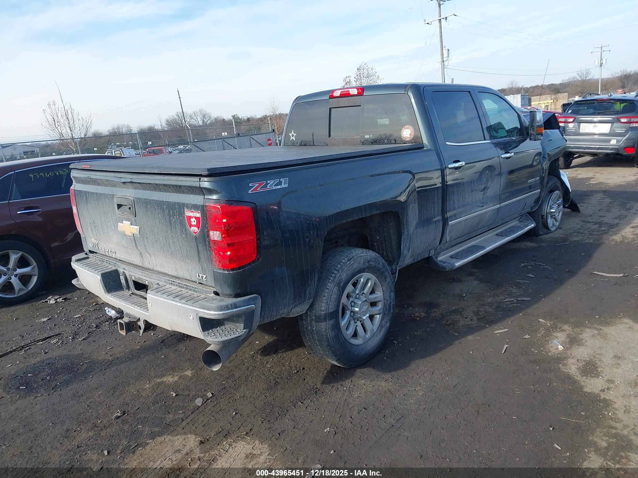 CHEVROLET SILVERADO image 4