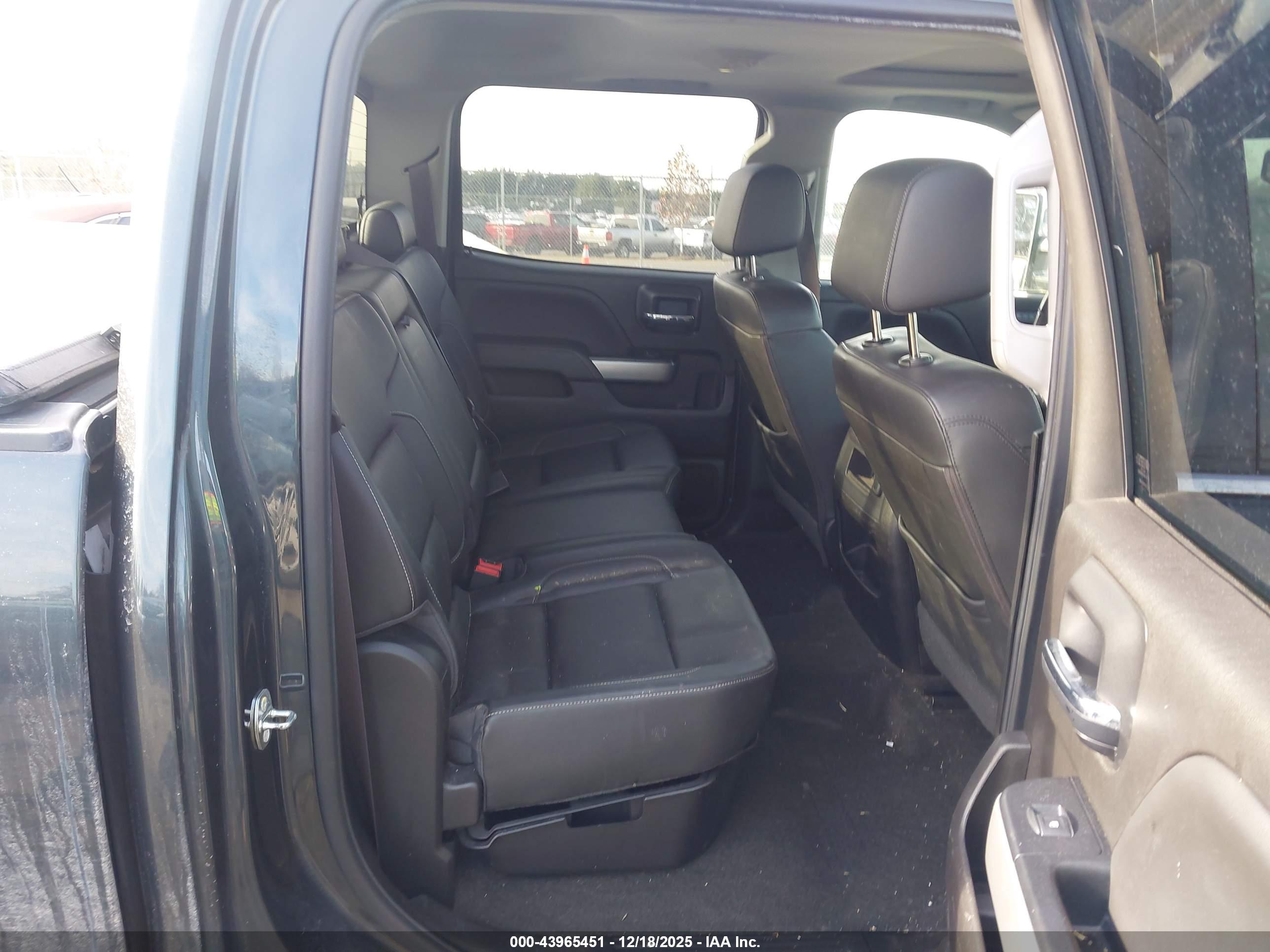 CHEVROLET SILVERADO image 8