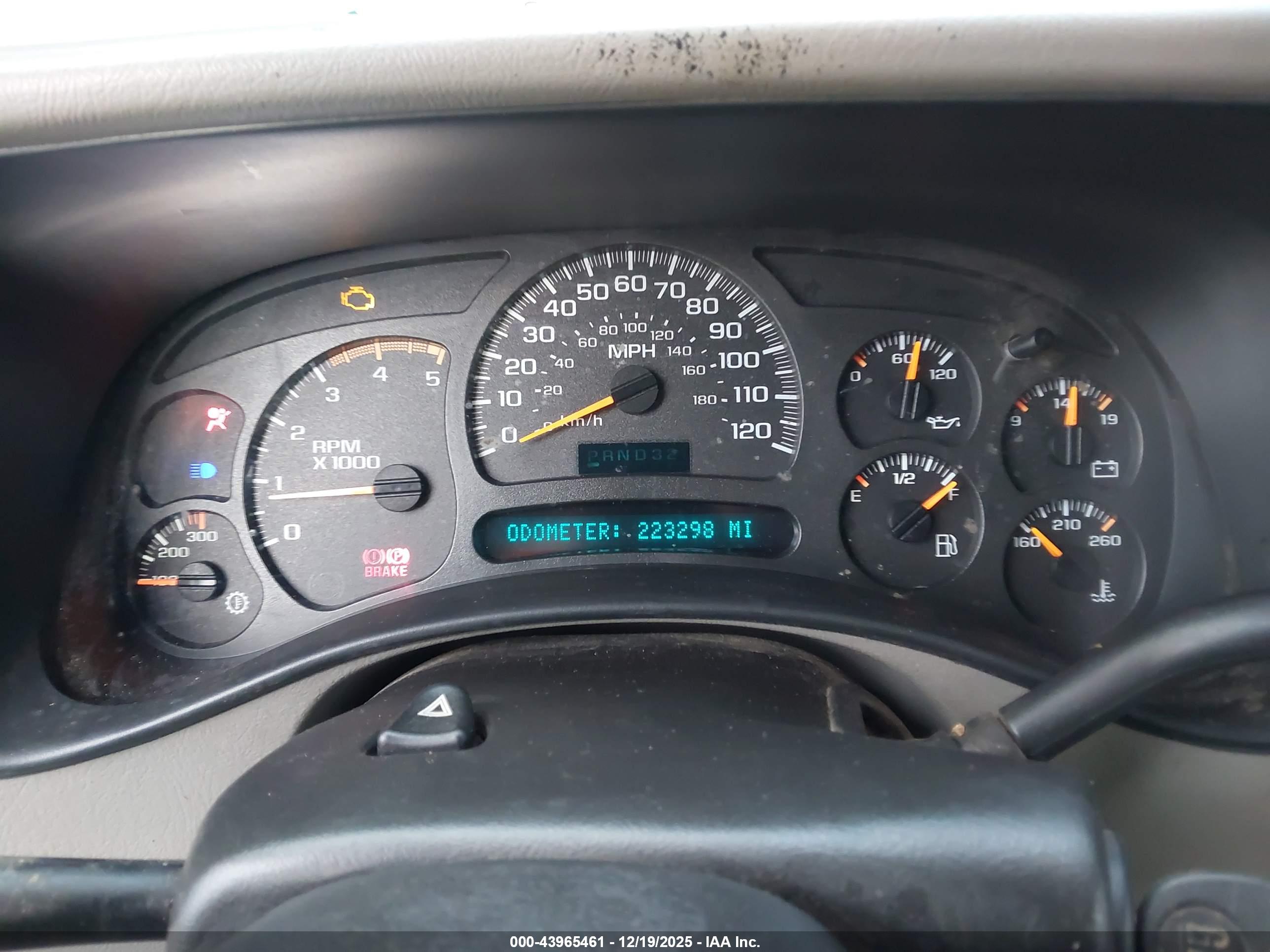 CHEVROLET SILVERADO image 6