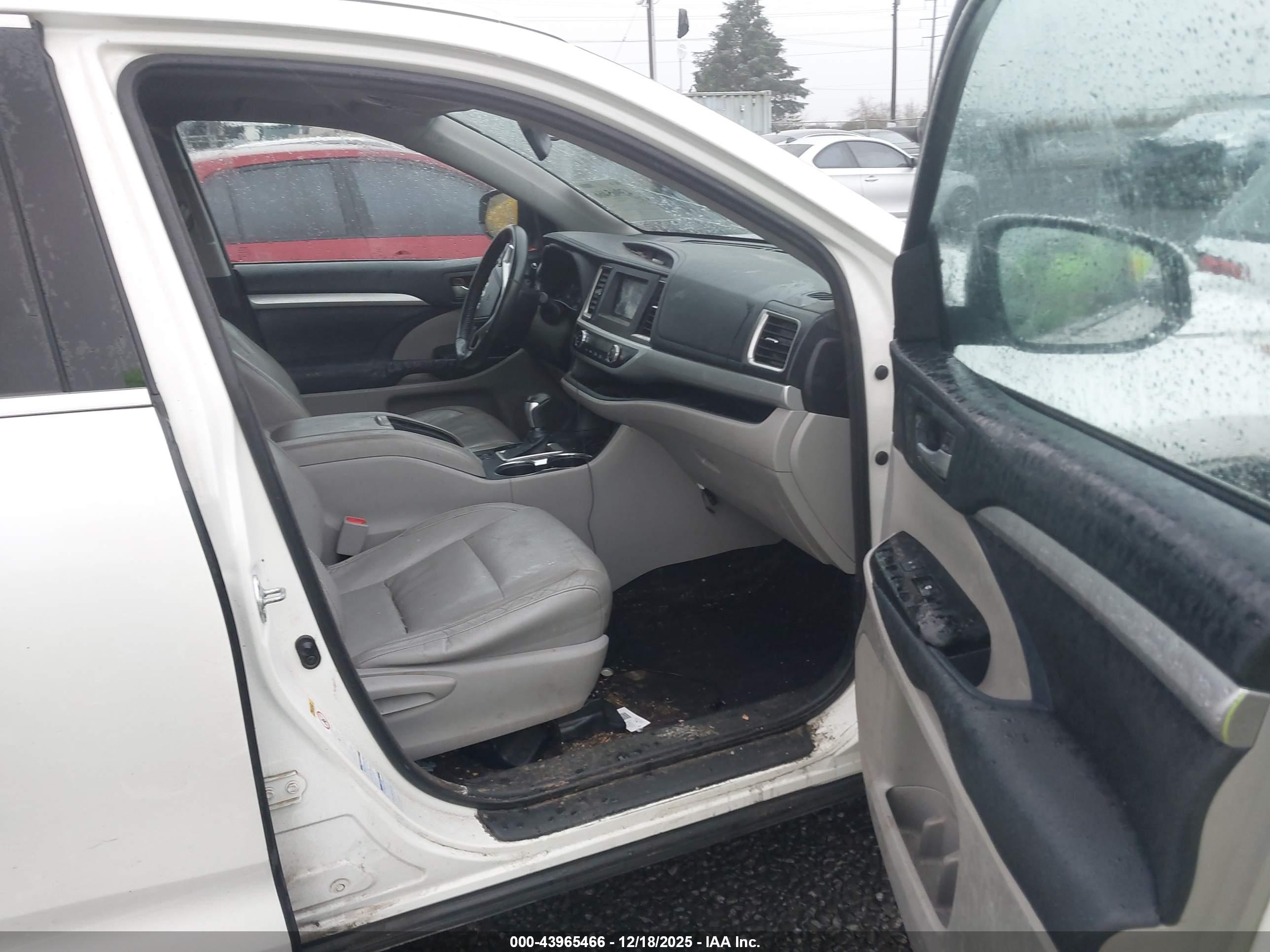 TOYOTA HIGHLANDER image 5