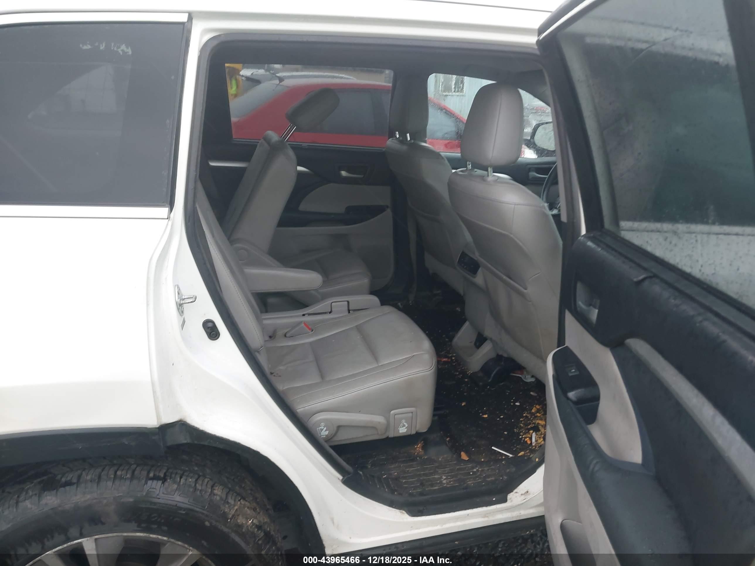 TOYOTA HIGHLANDER image 8
