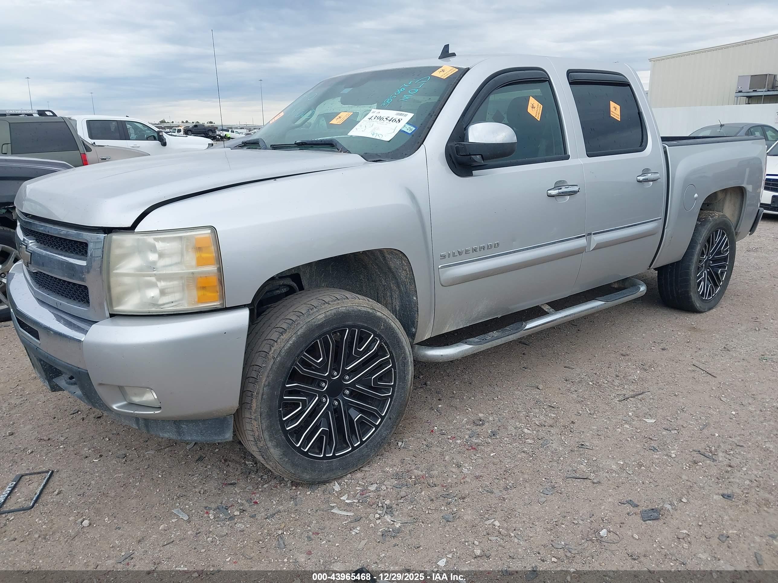 CHEVROLET SILVERADO image 2