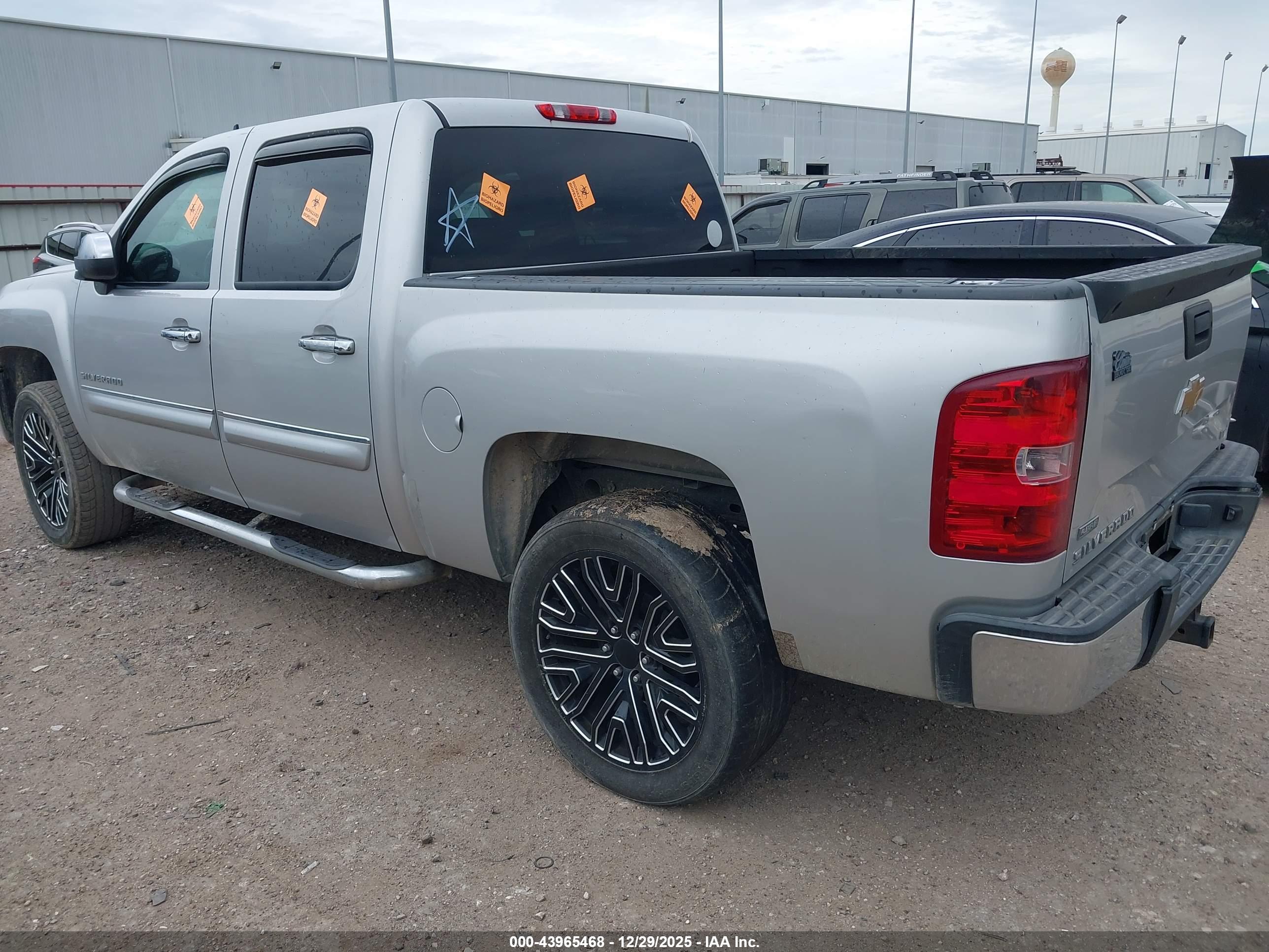CHEVROLET SILVERADO image 3