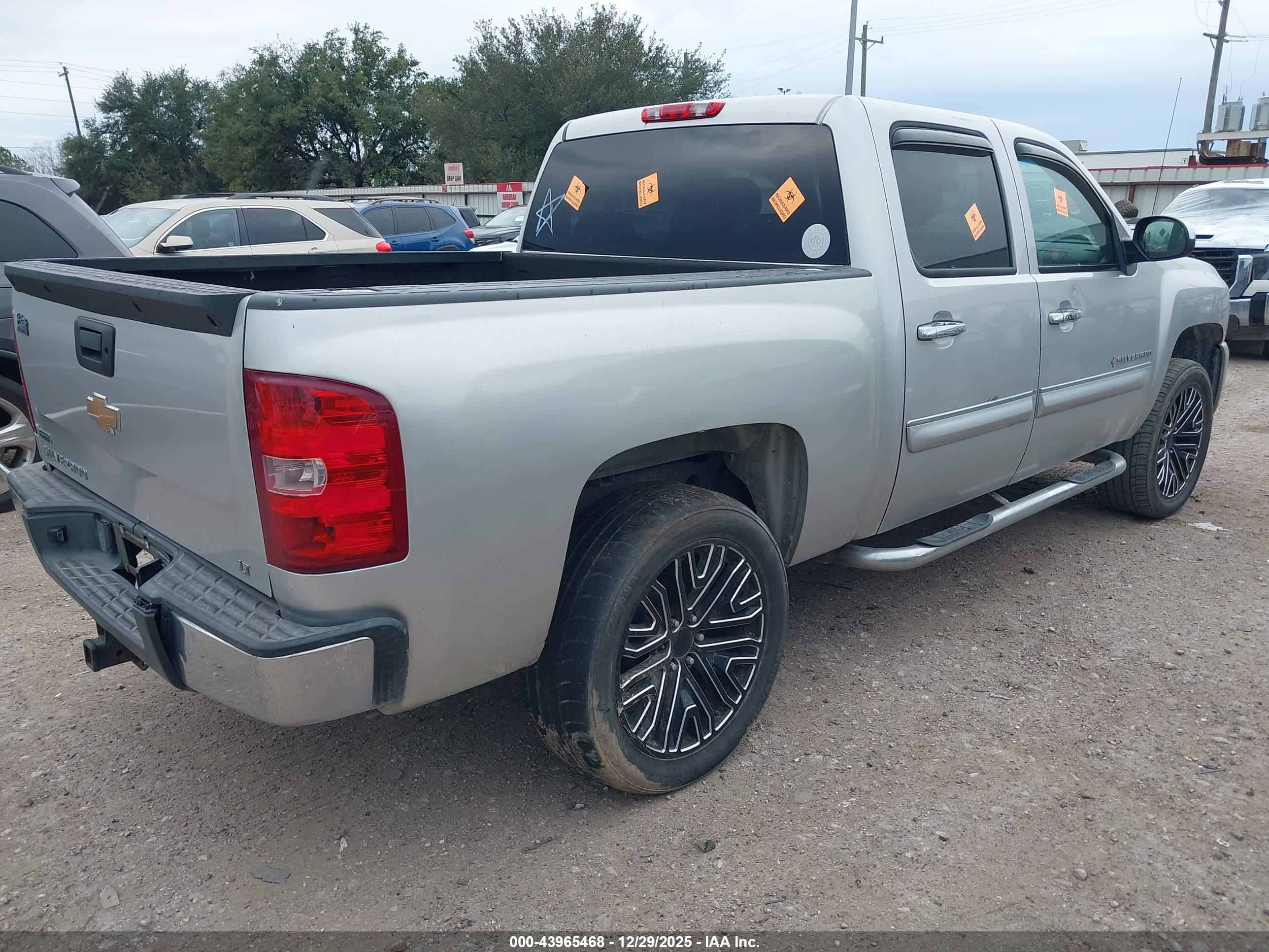 CHEVROLET SILVERADO image 4