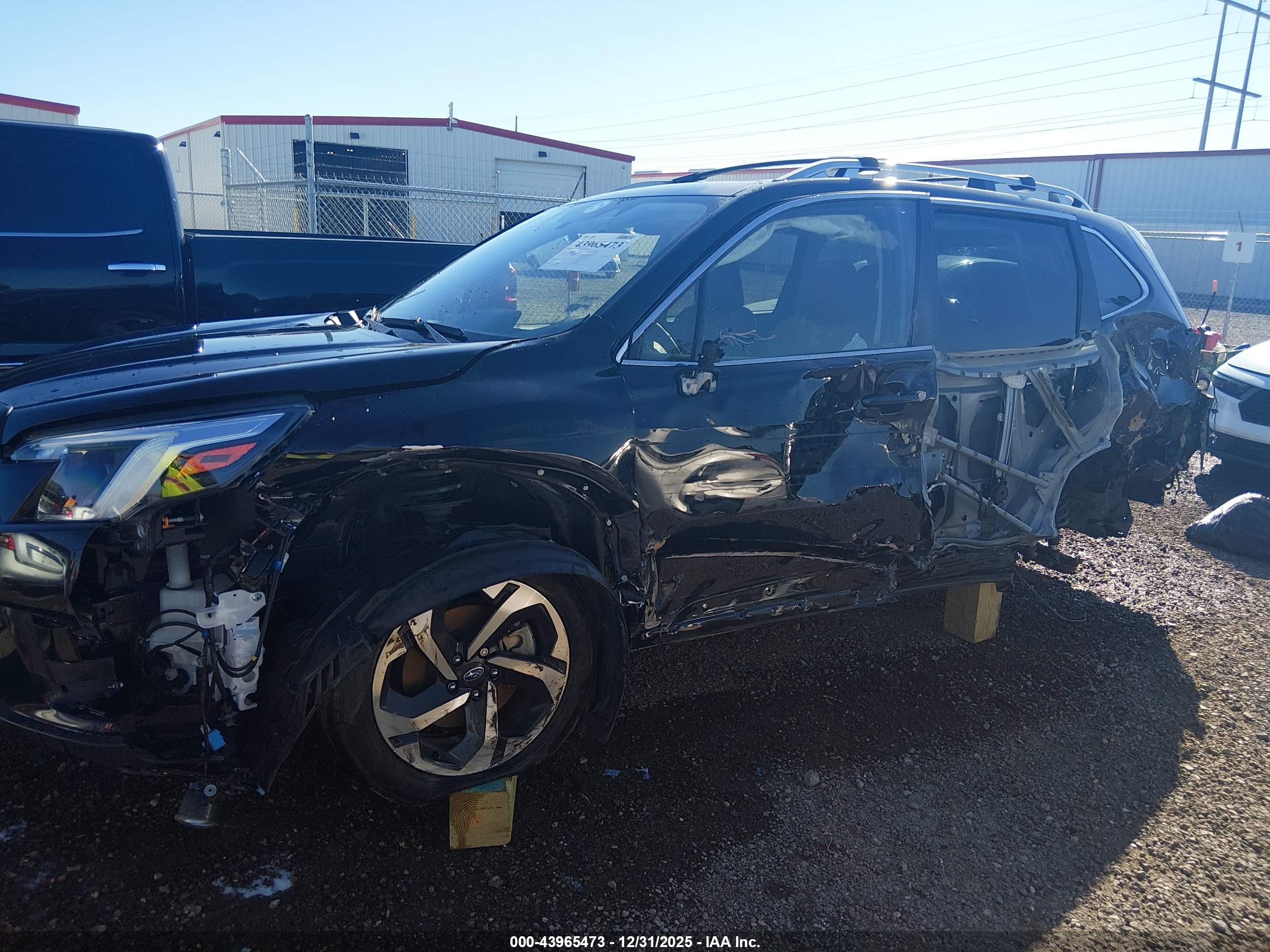 SUBARU FORESTER image 6