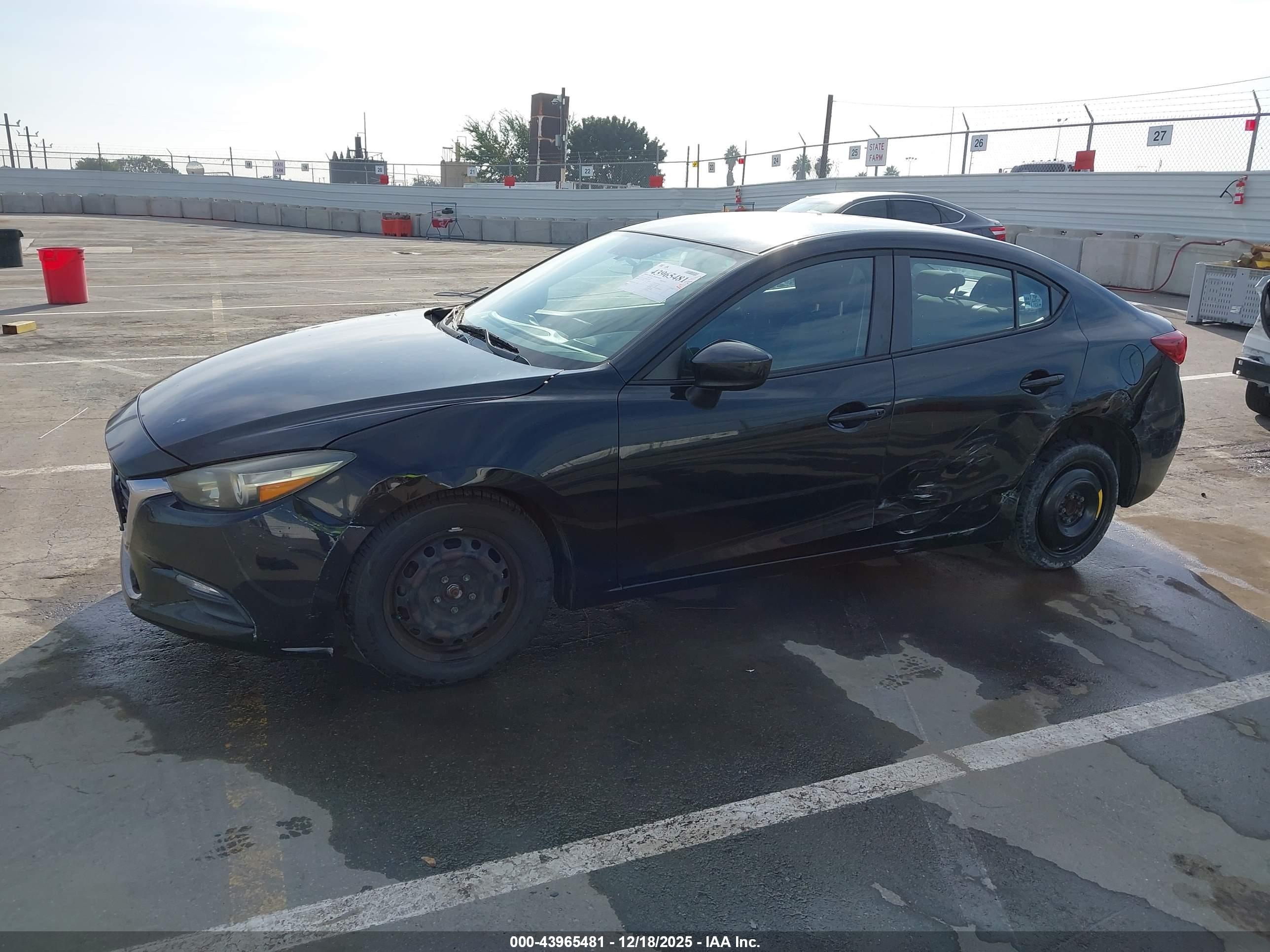 MAZDA MAZDA3 image 2