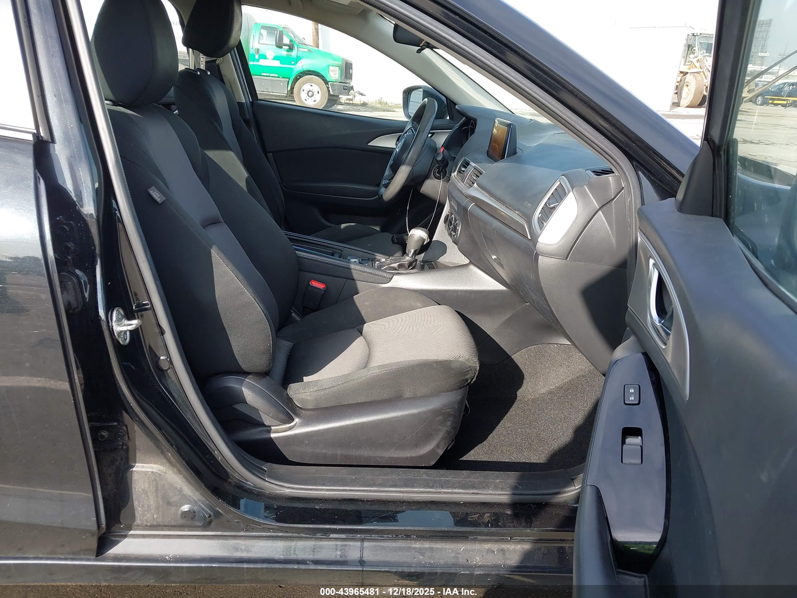 MAZDA MAZDA3 image 5