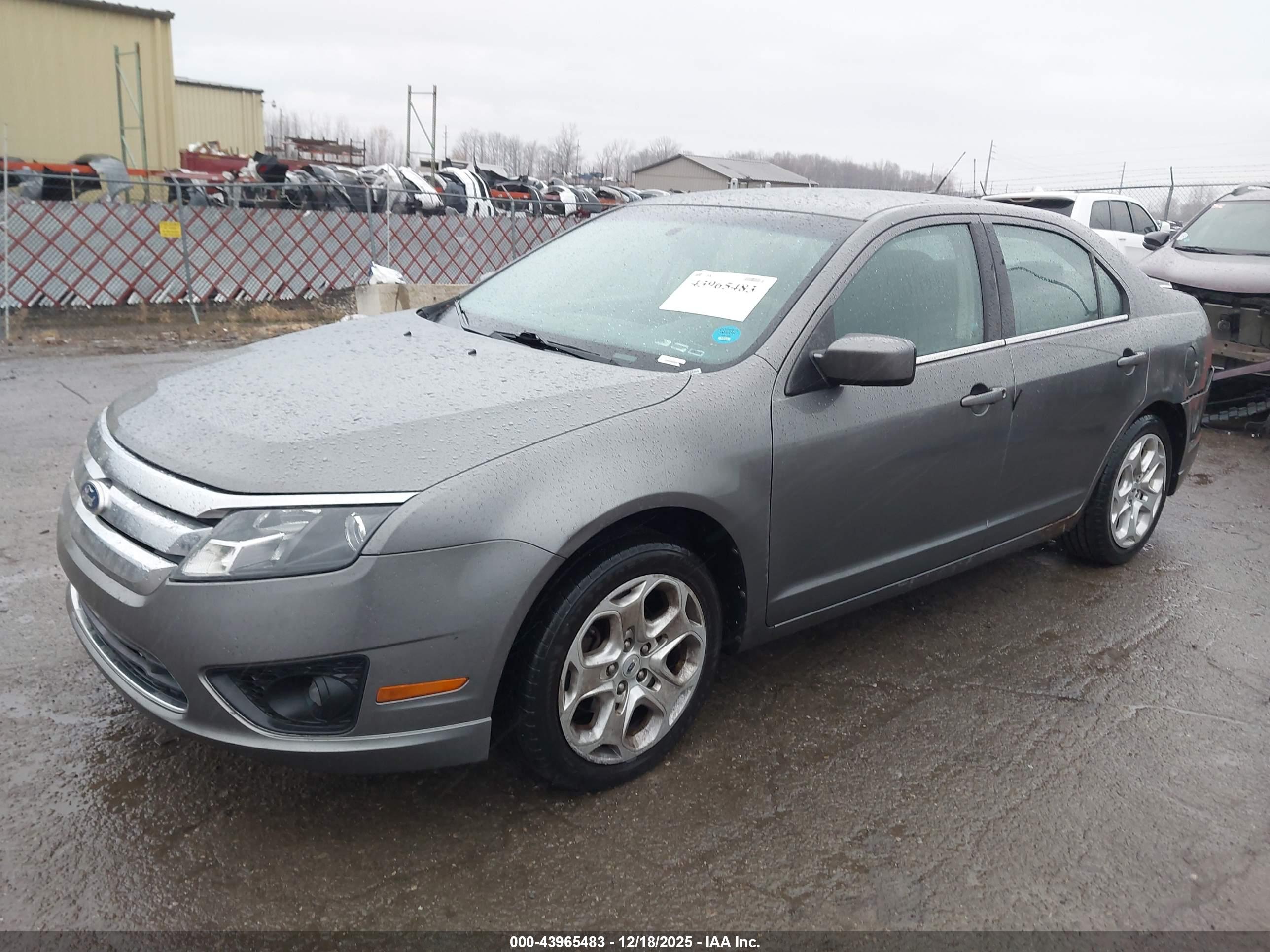 FORD FUSION image 2