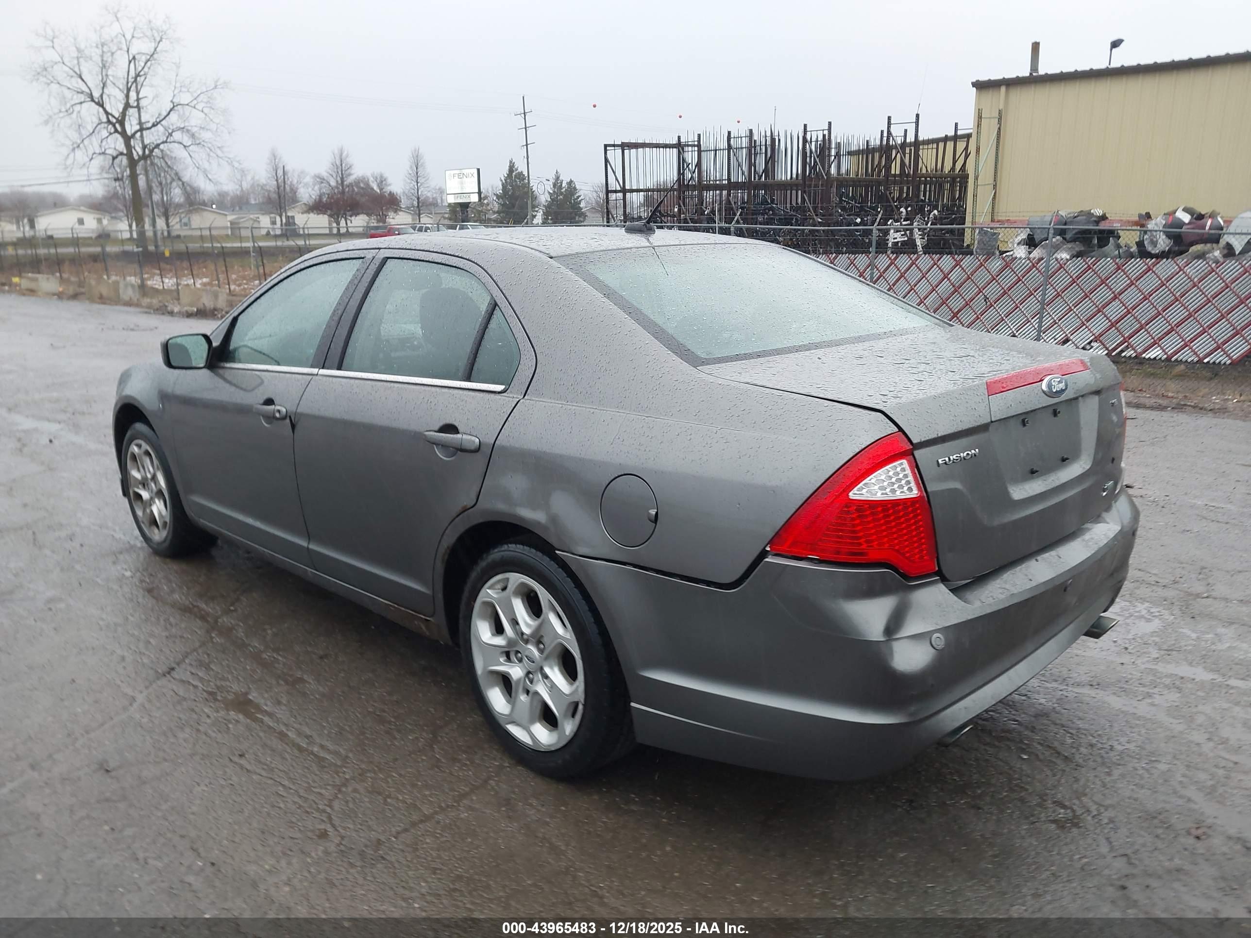 FORD FUSION image 3