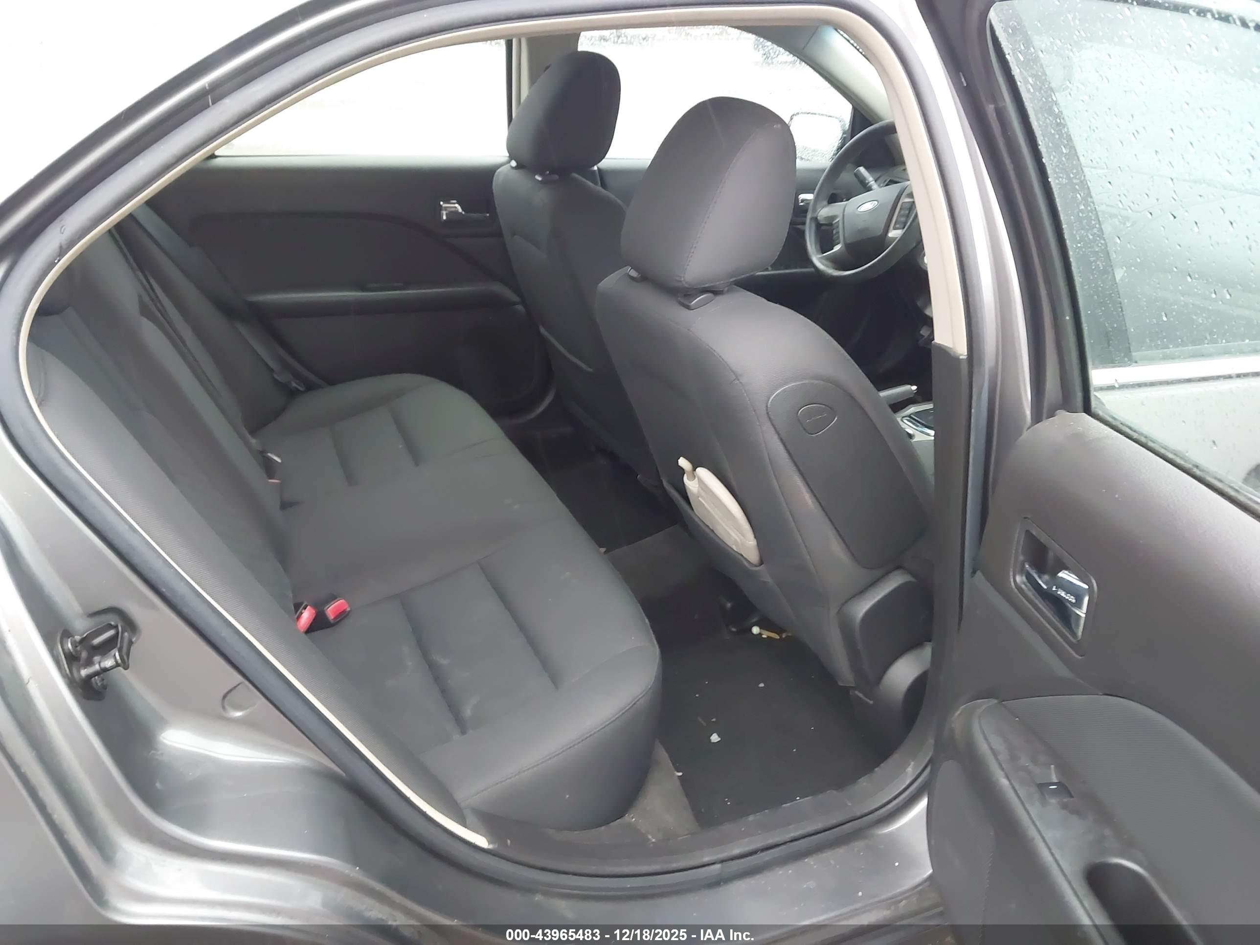 FORD FUSION image 8