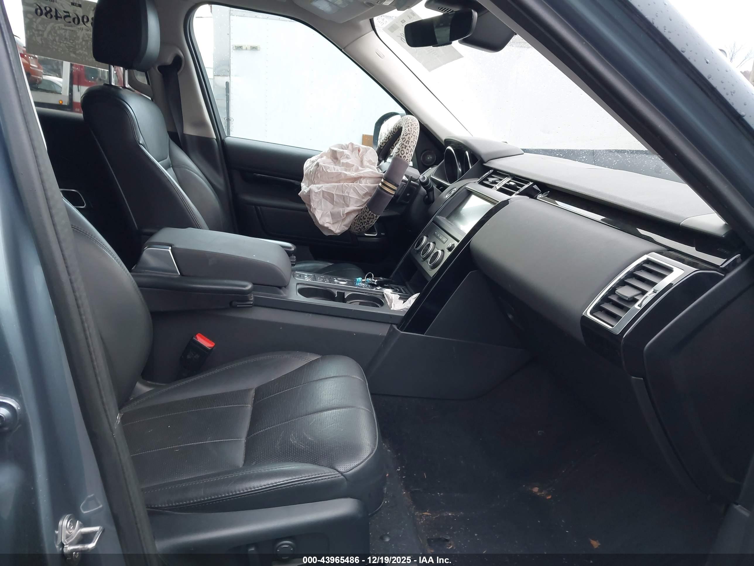 LAND ROVER image 5