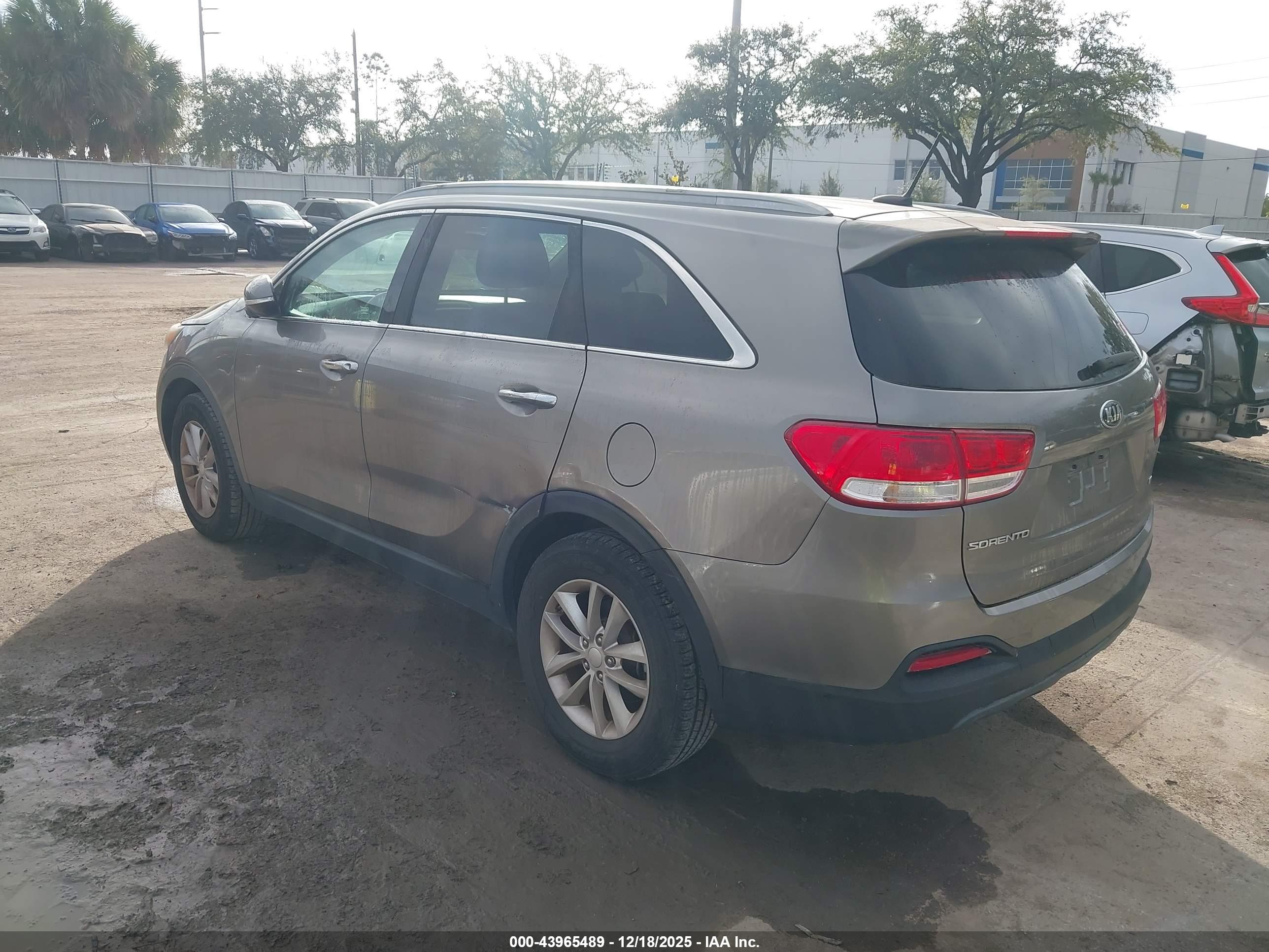 KIA SORENTO image 3
