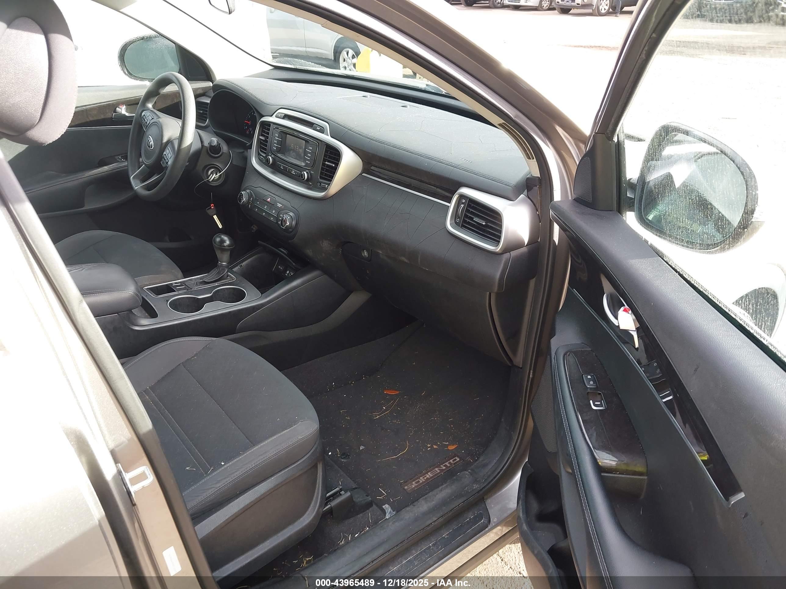 KIA SORENTO image 5