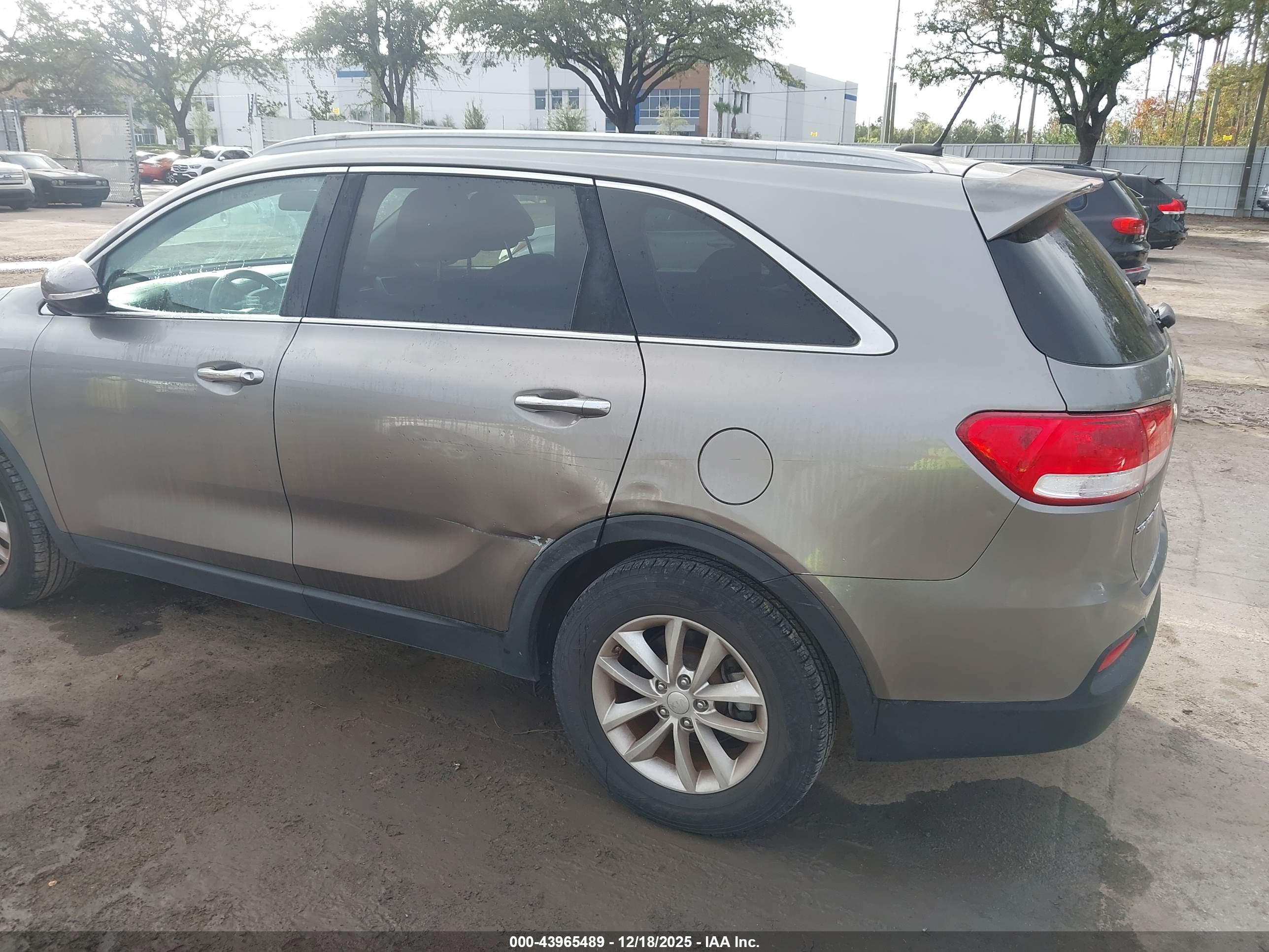 KIA SORENTO image 6