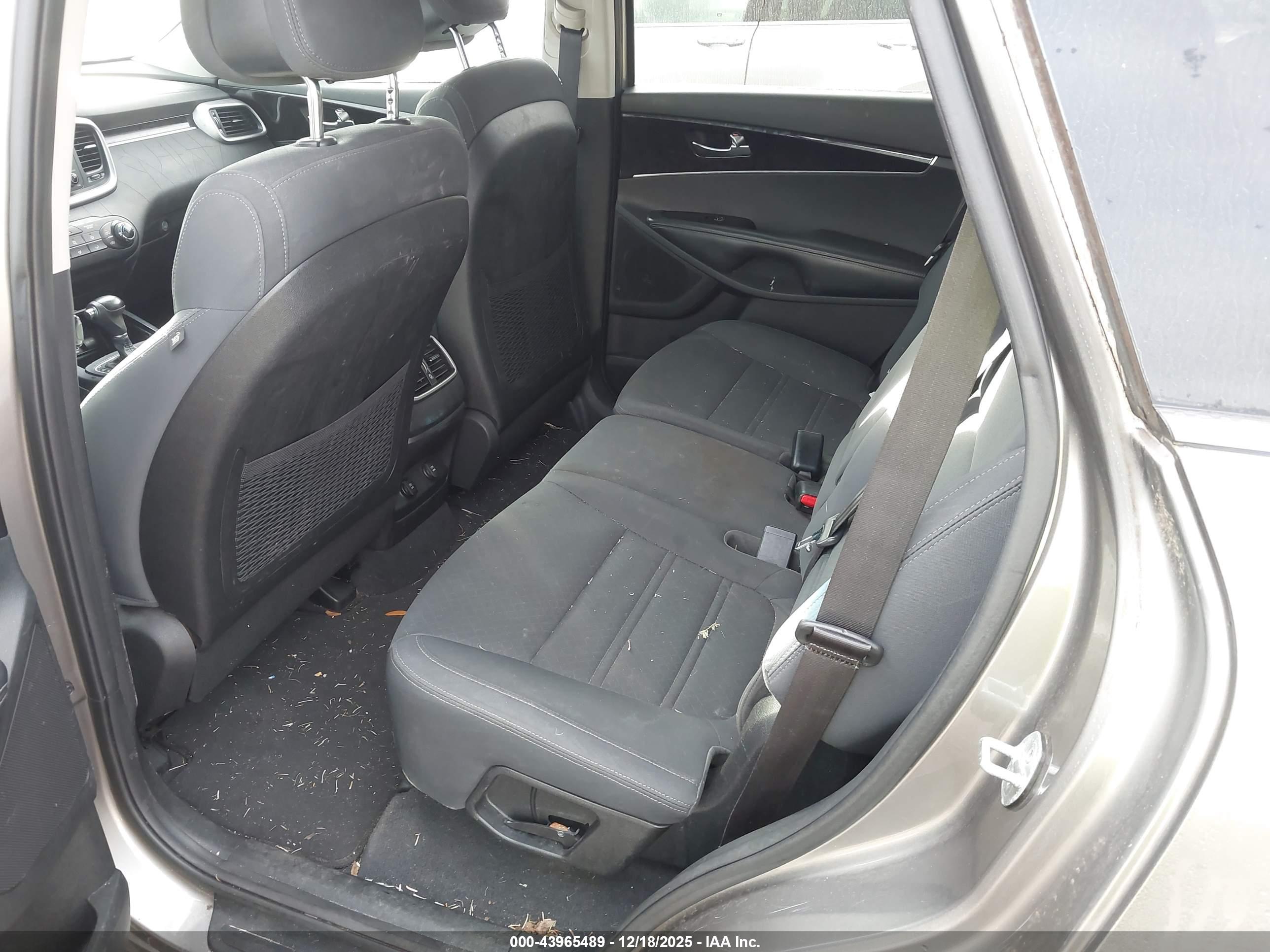 KIA SORENTO image 8
