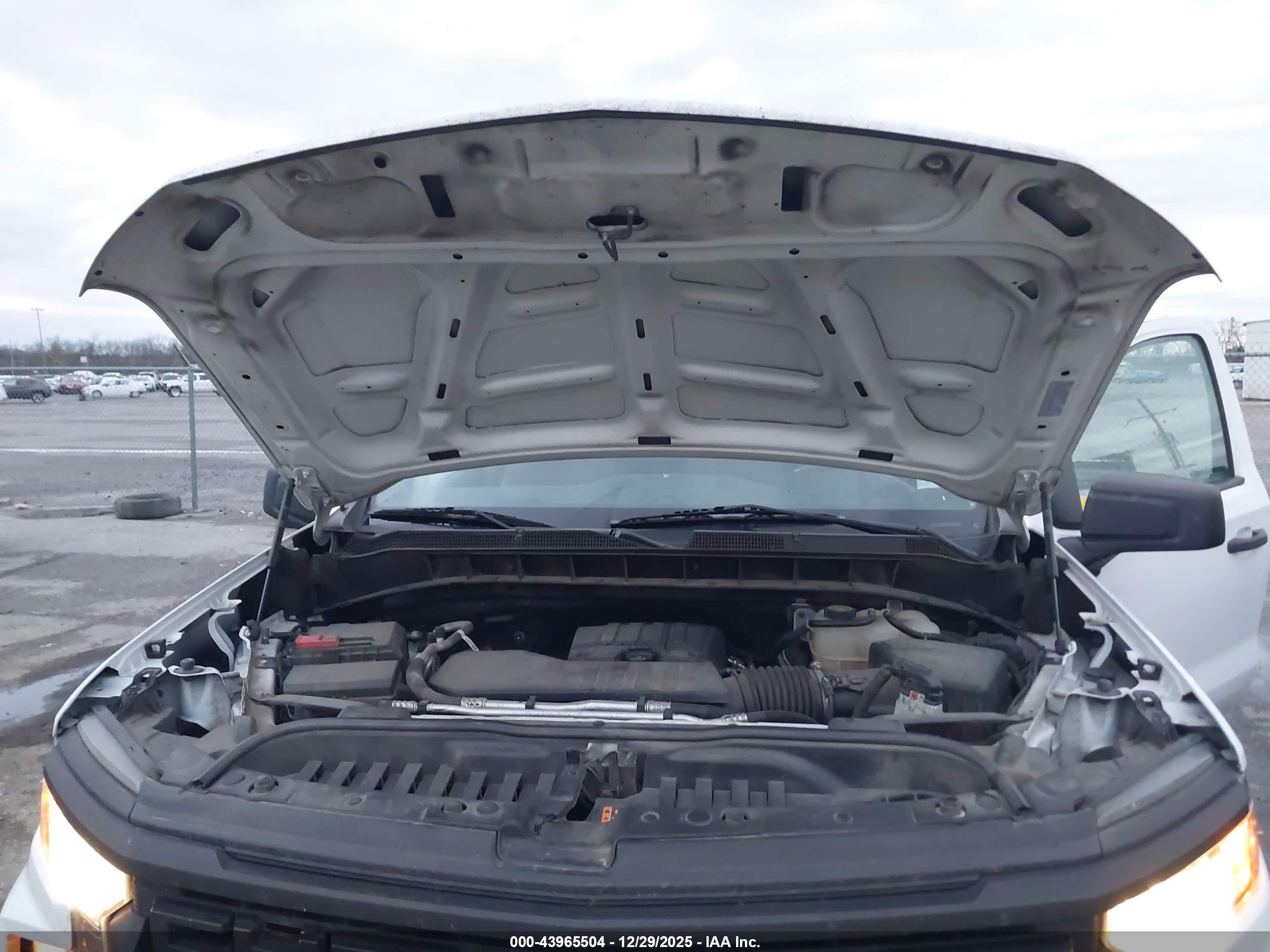 CHEVROLET SILVERADO image 10