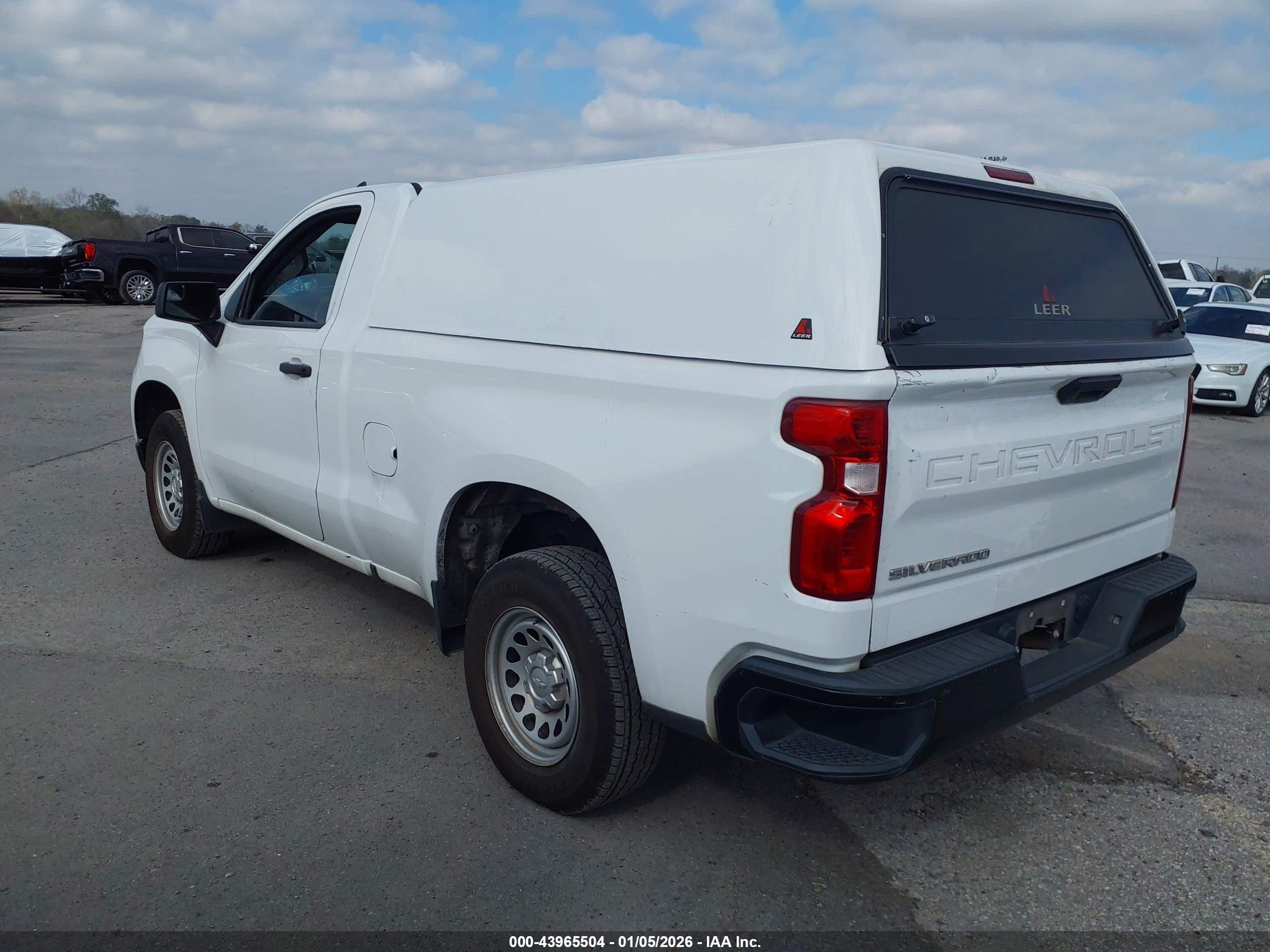 CHEVROLET SILVERADO image 3