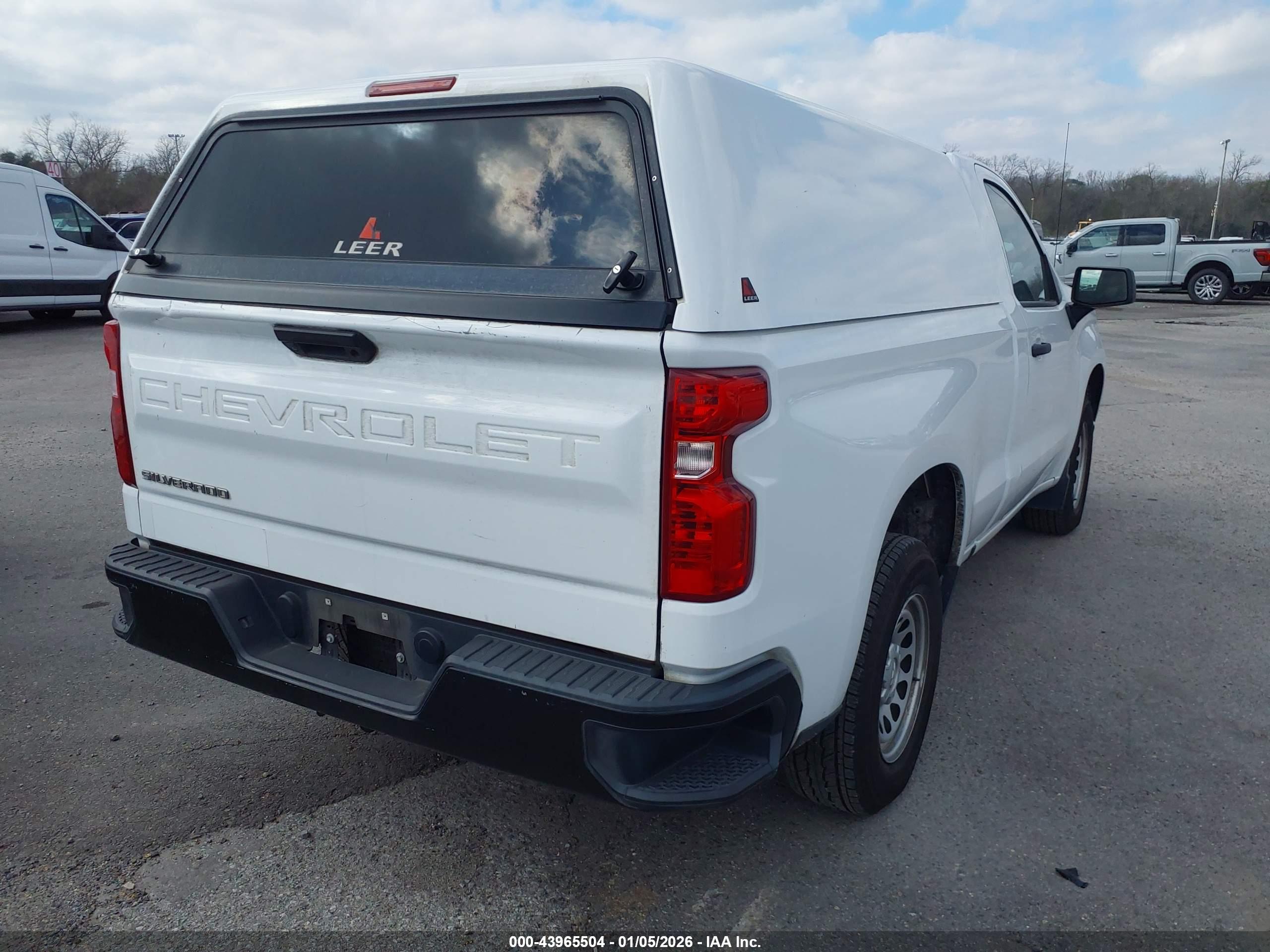 CHEVROLET SILVERADO image 4