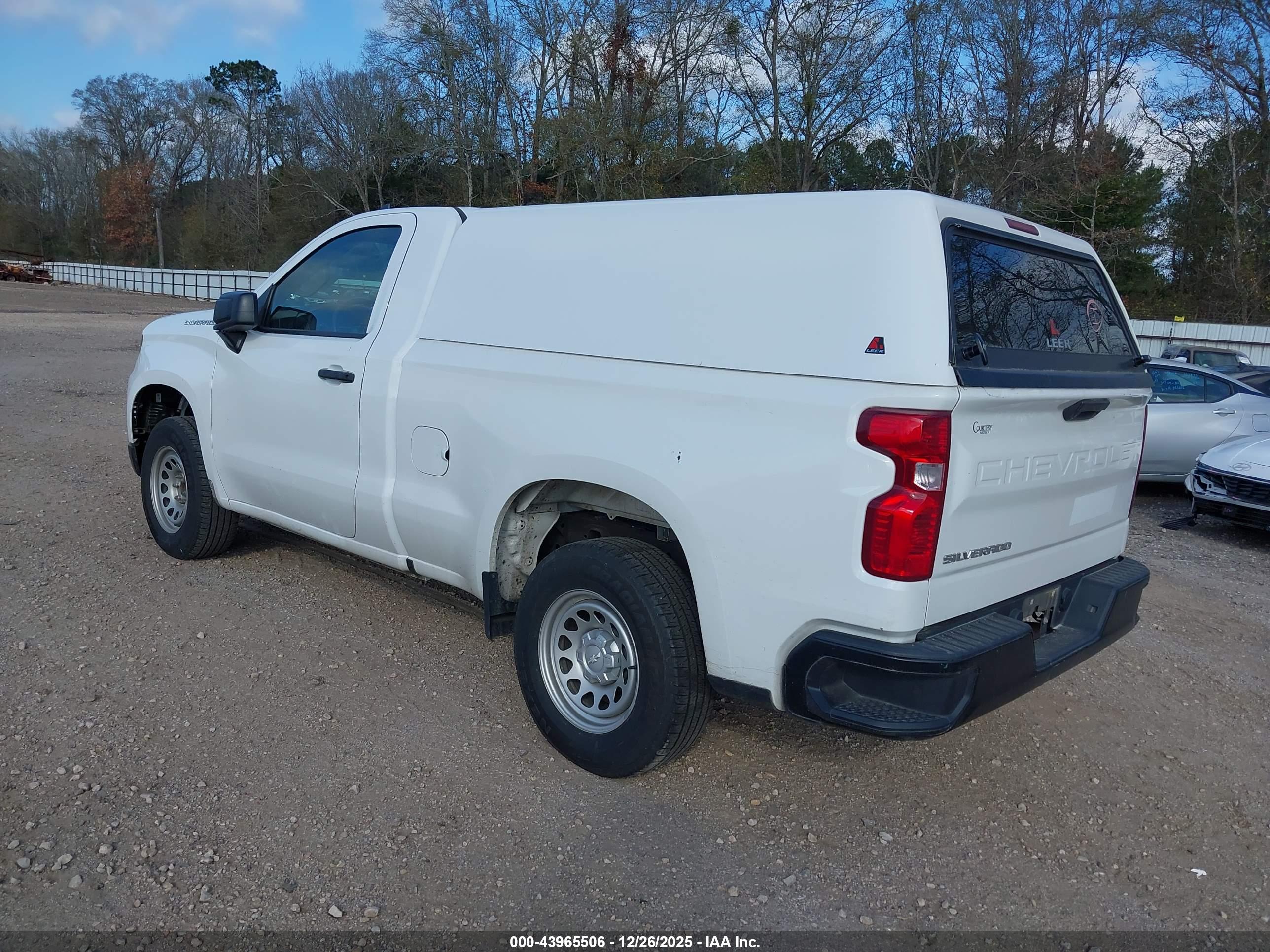CHEVROLET SILVERADO image 3
