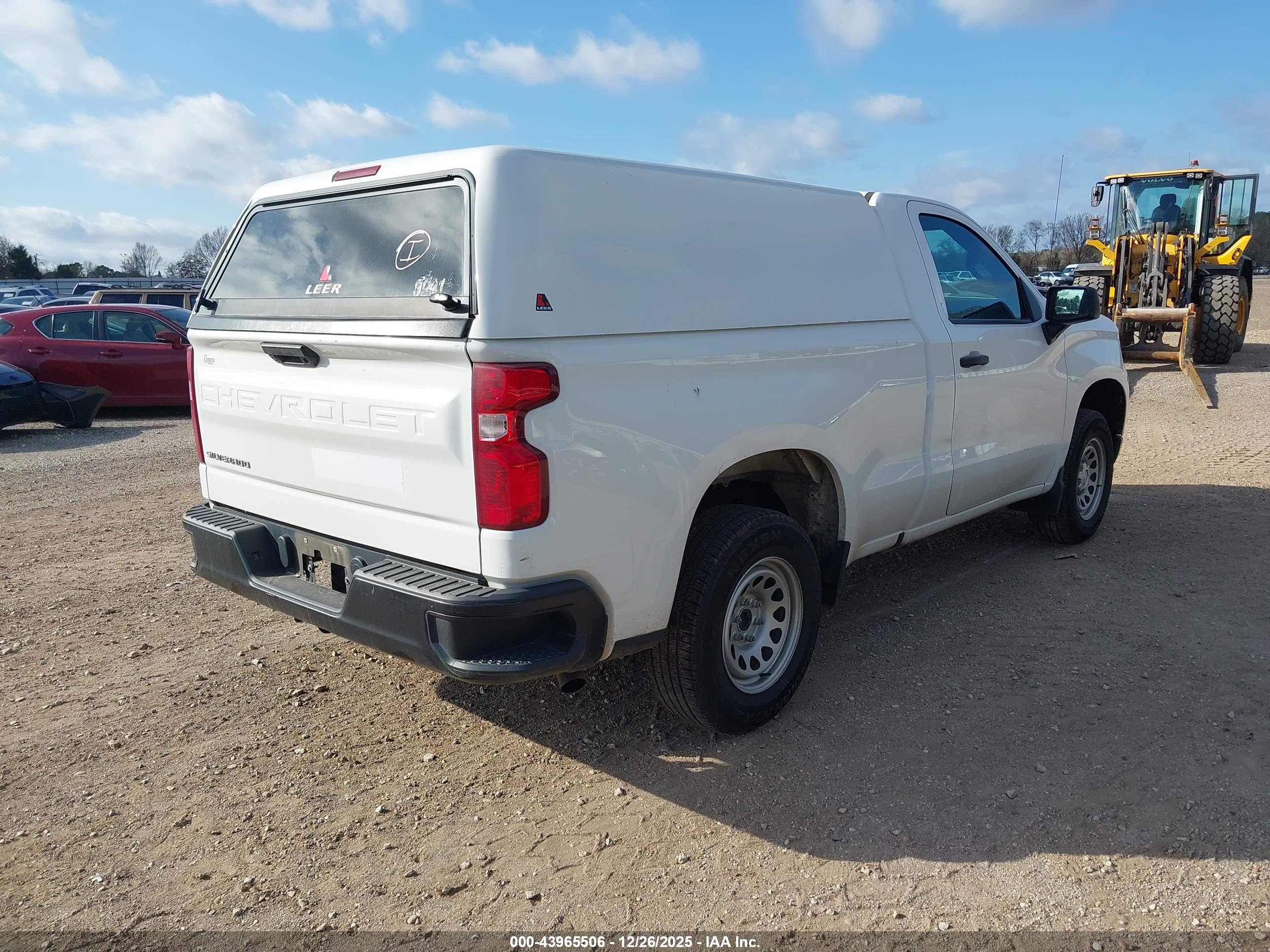 CHEVROLET SILVERADO image 4