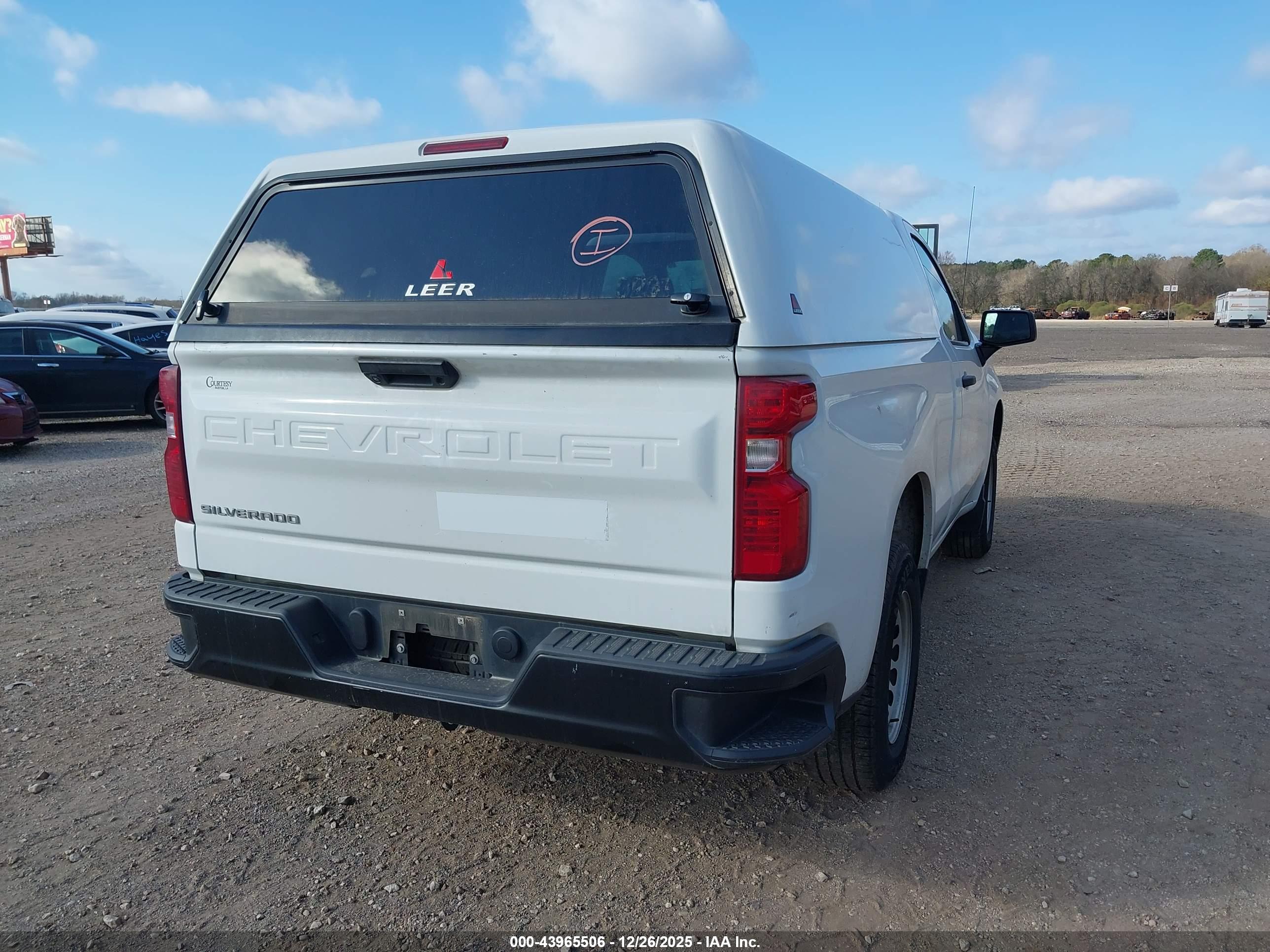 CHEVROLET SILVERADO image 8