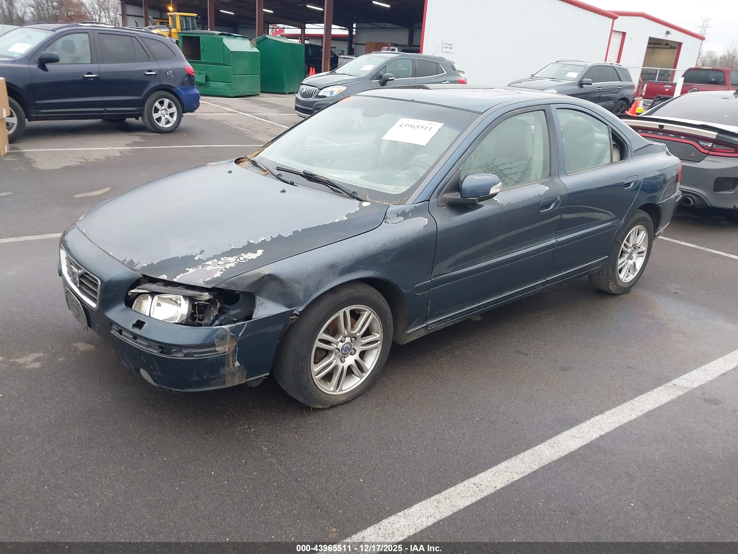 VOLVO S60 image 2