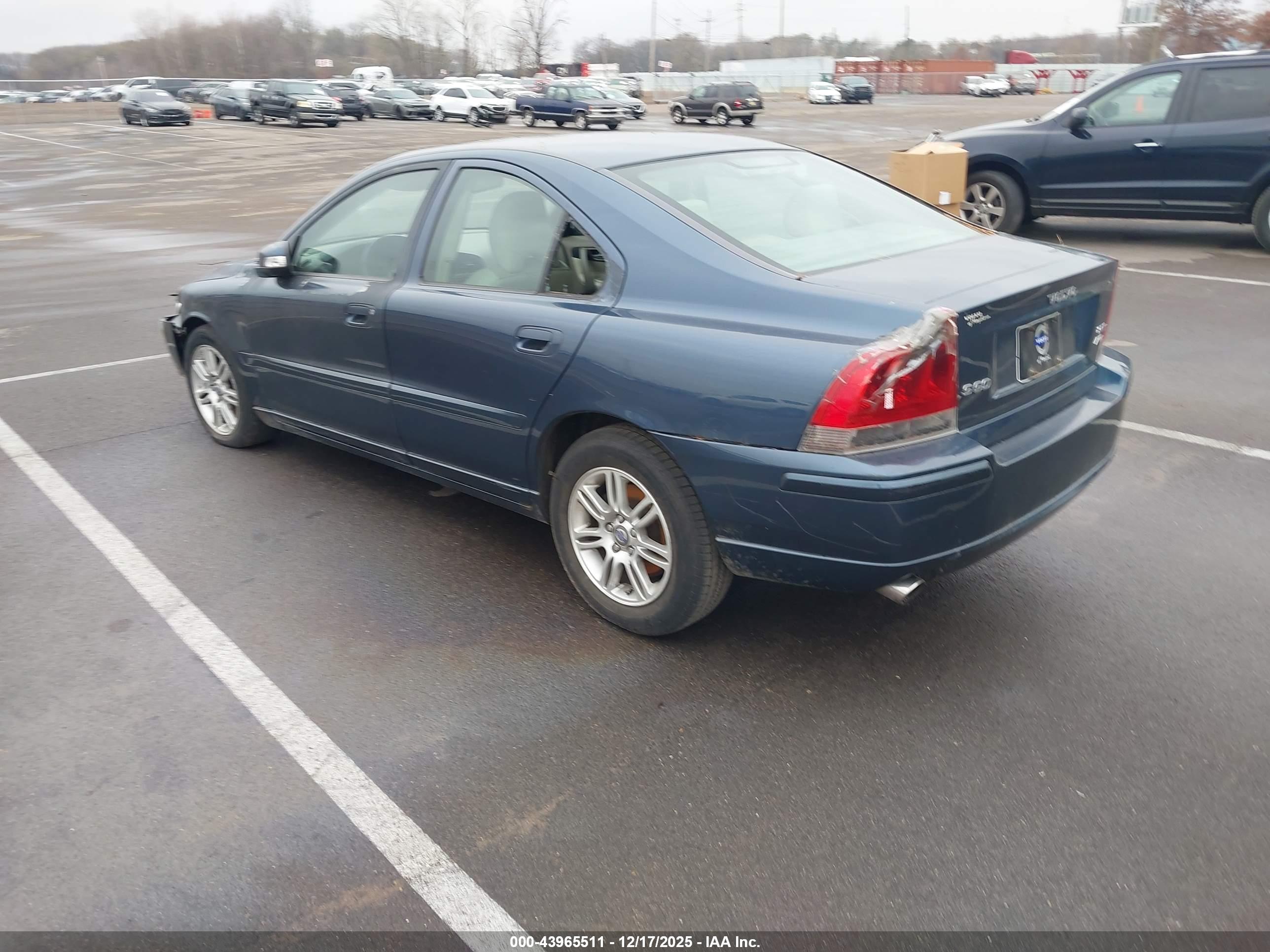 VOLVO S60 image 3