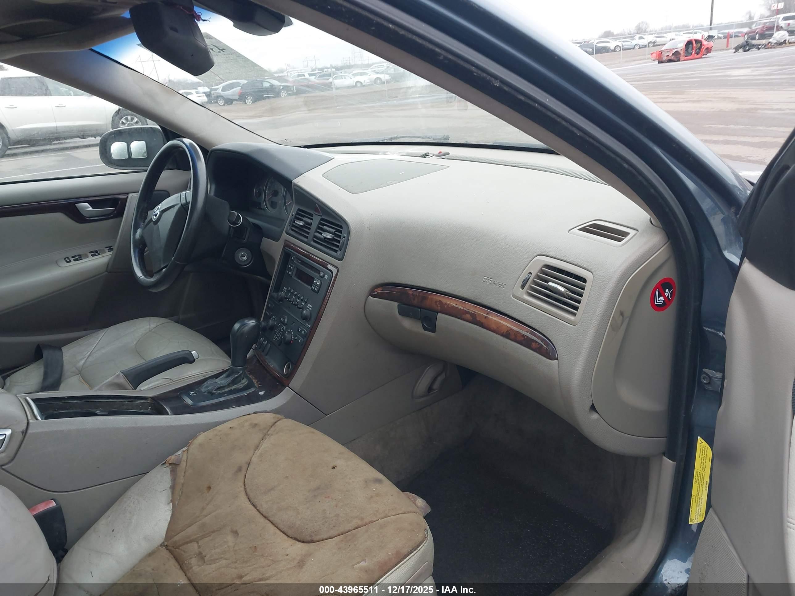 VOLVO S60 image 5
