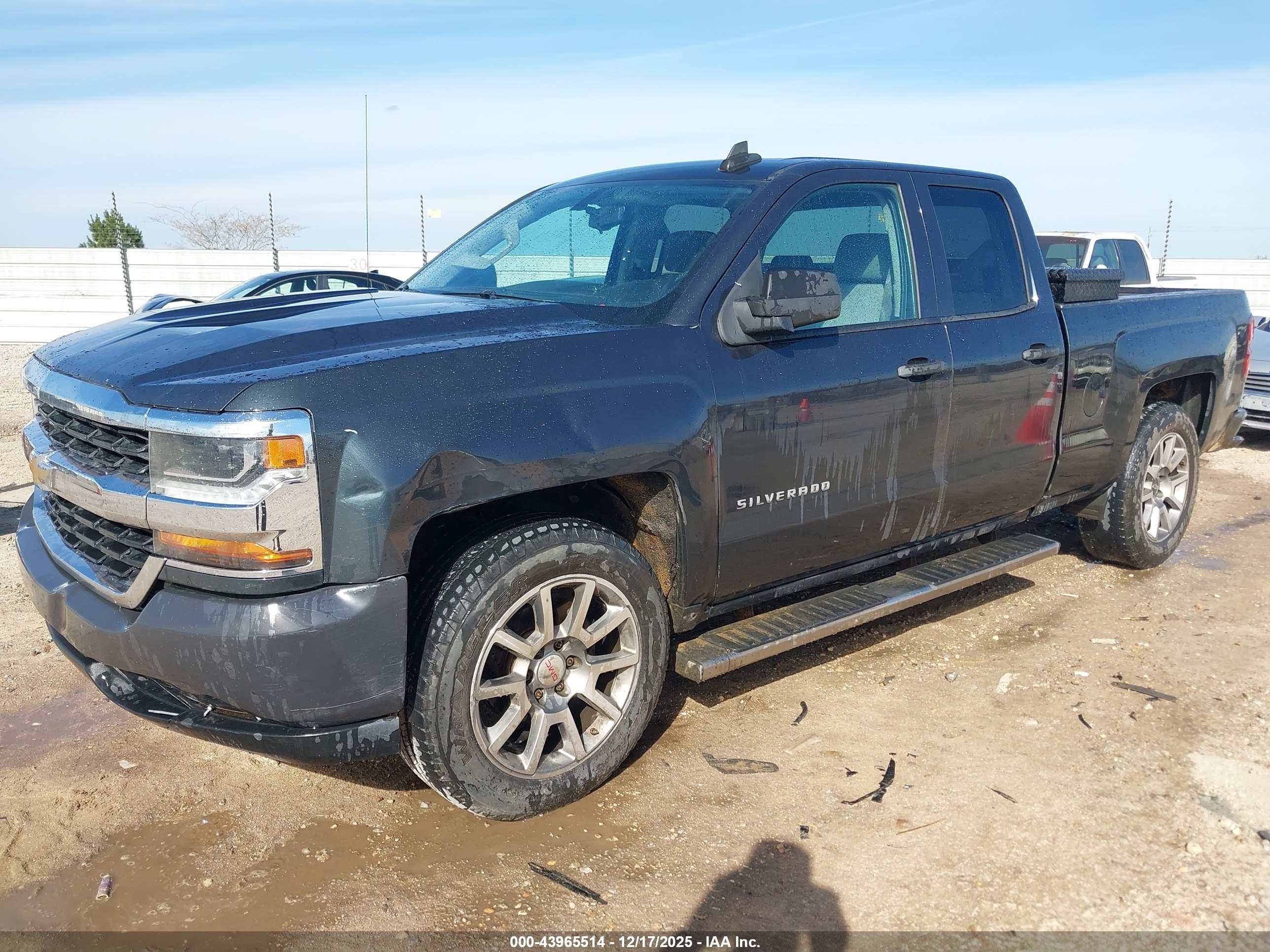 CHEVROLET SILVERADO image 2