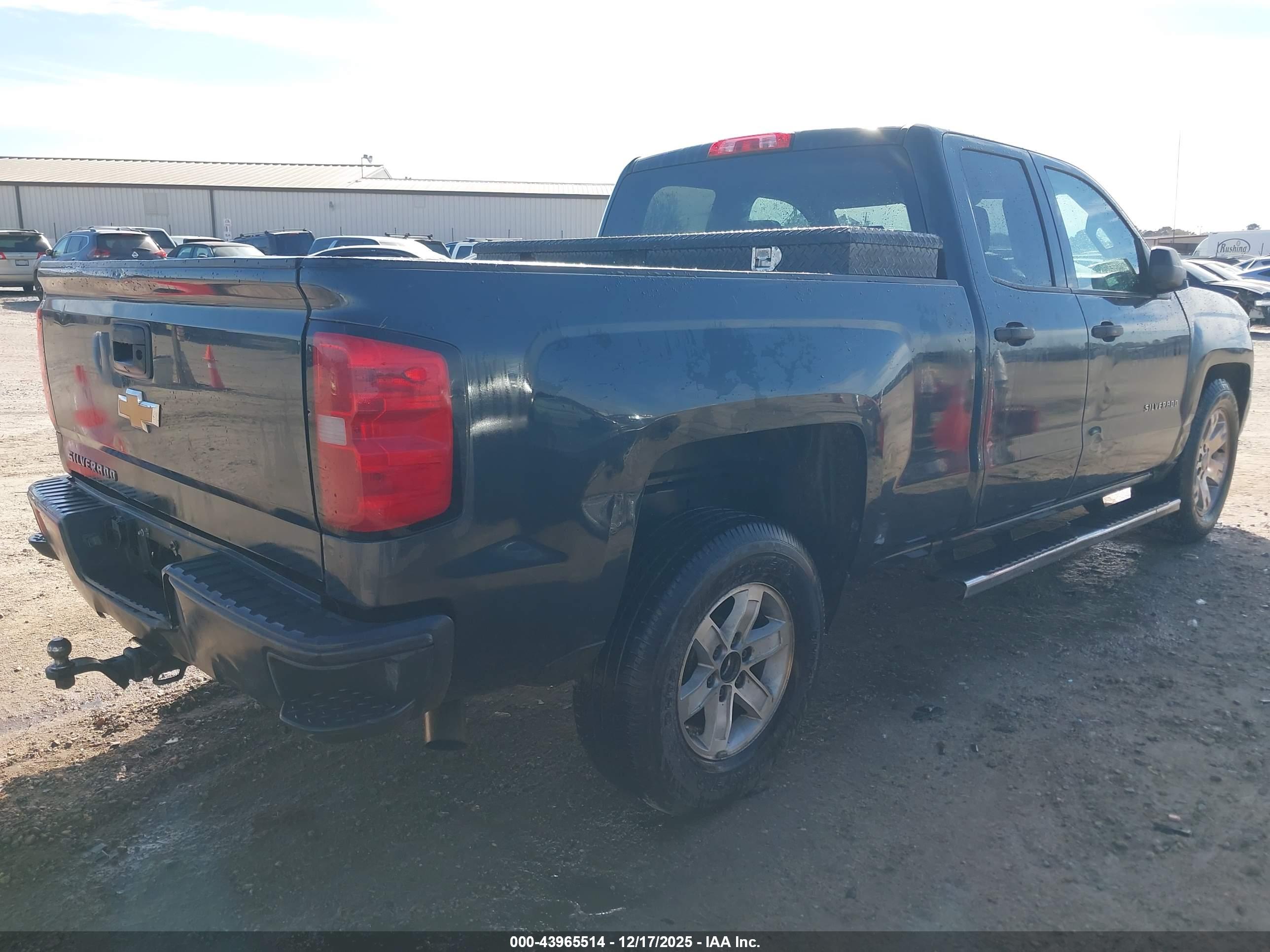 CHEVROLET SILVERADO image 4