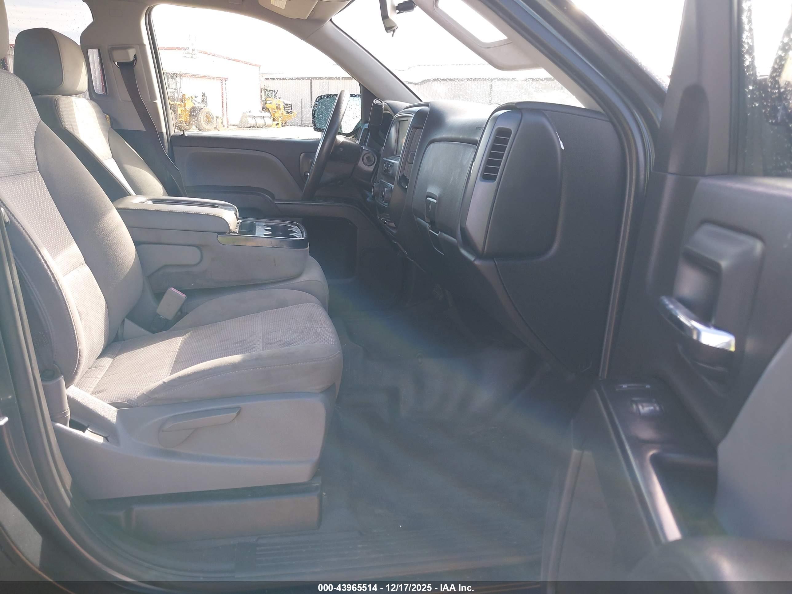 CHEVROLET SILVERADO image 5